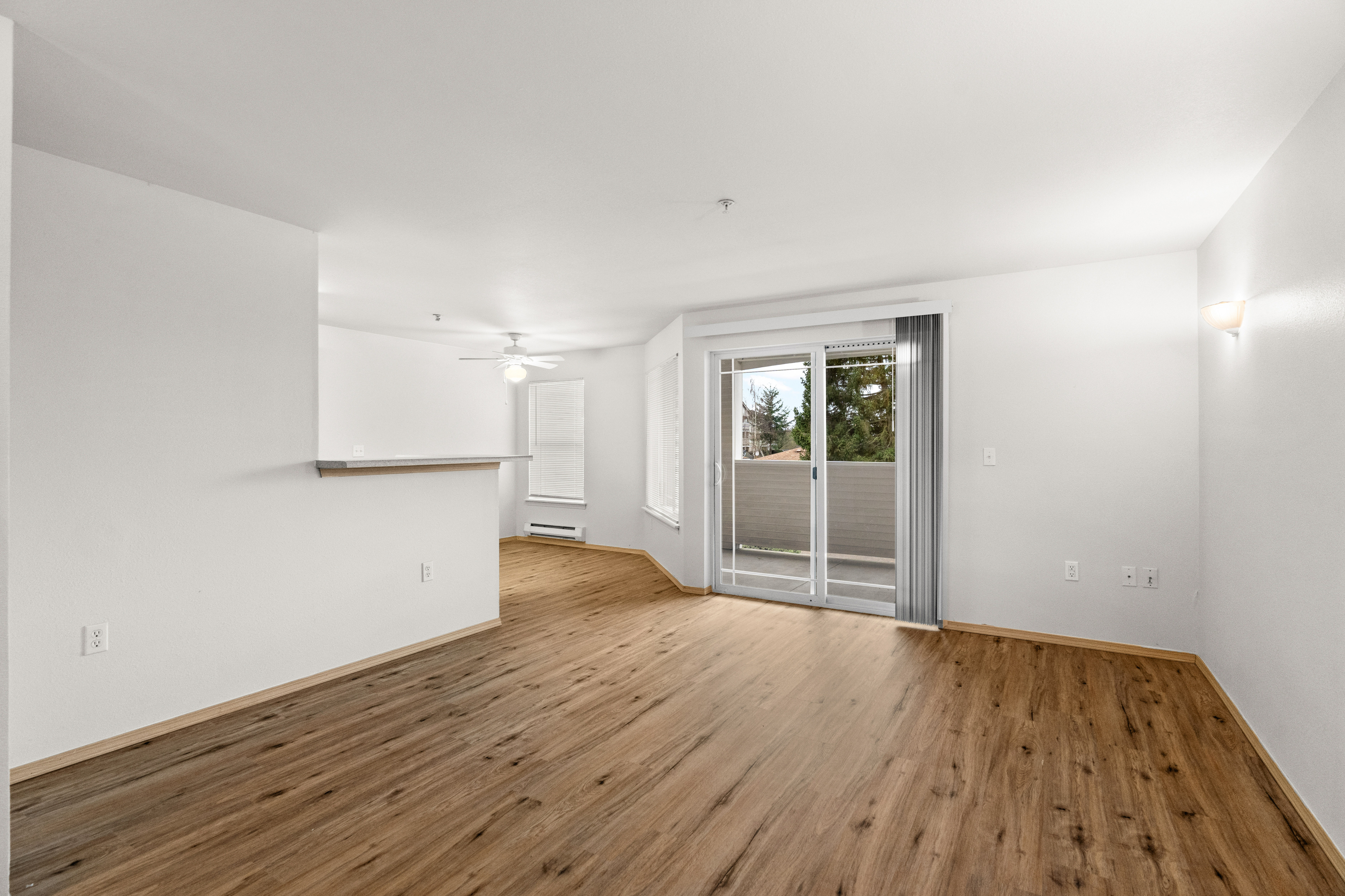 One Bedroom Standard (2) 733 Sq Ft