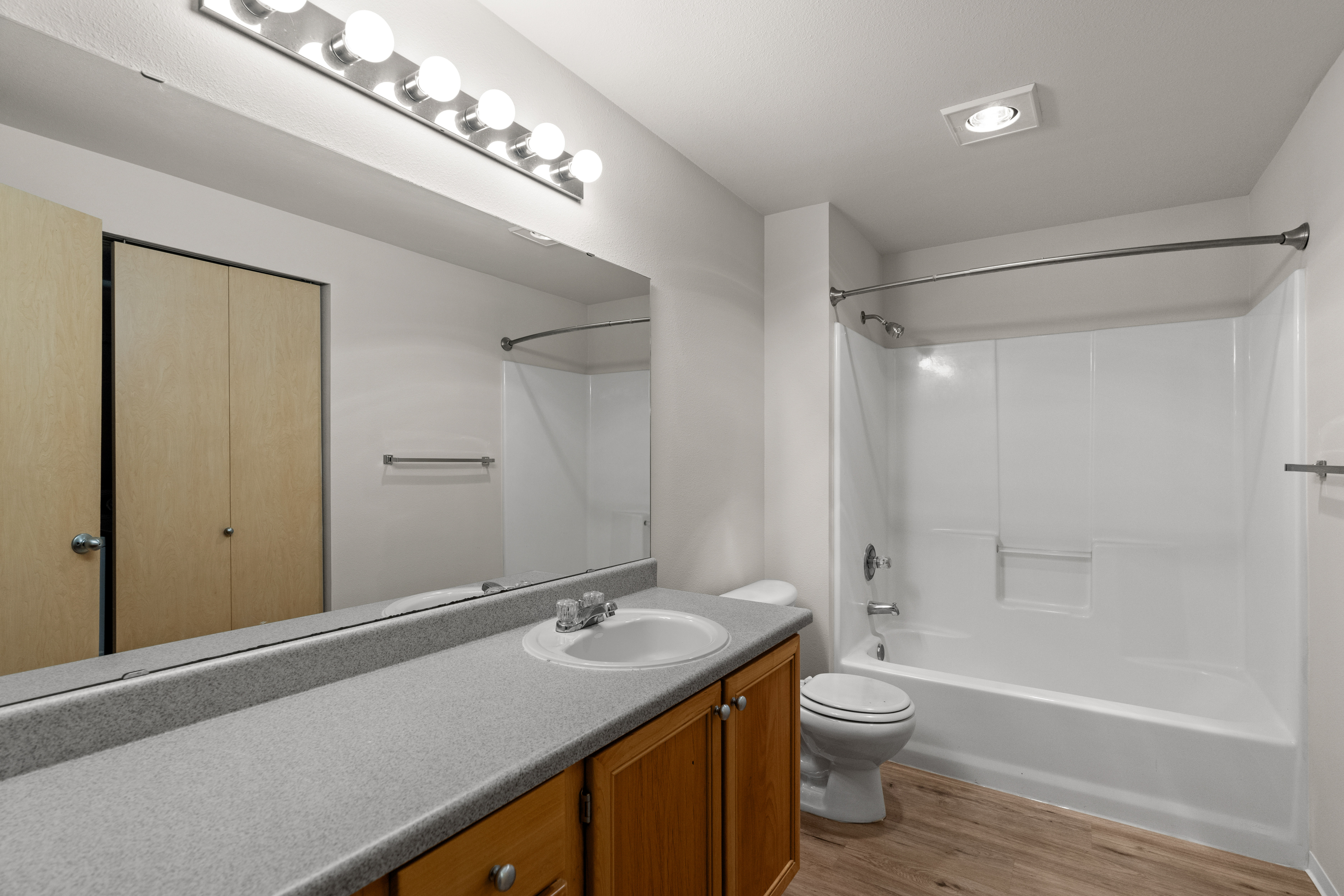 One Bedroom Standard (2) 733 Sq Ft