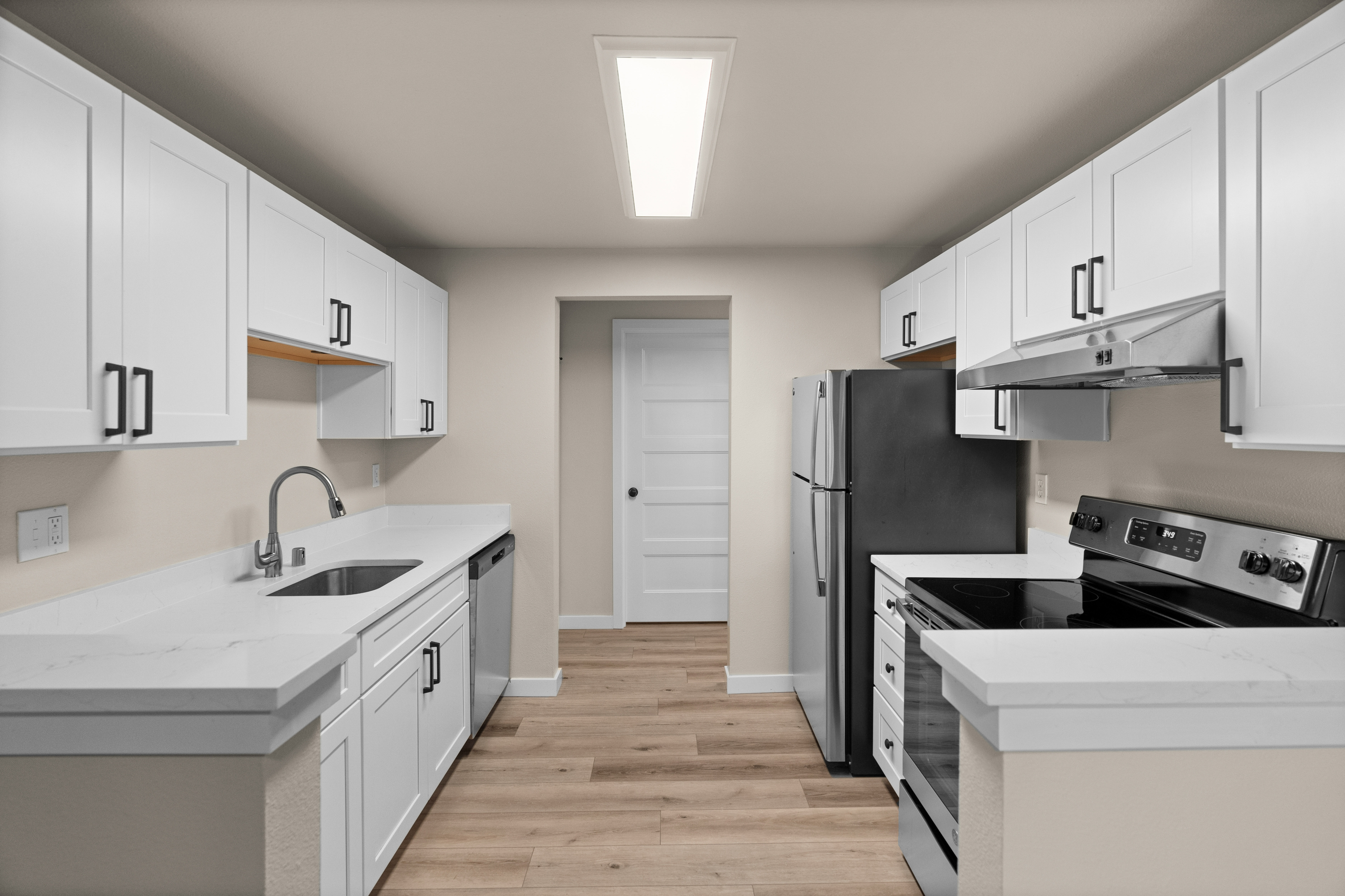 1 Bed 1 Bath Deluxe - 701 Sq Ft