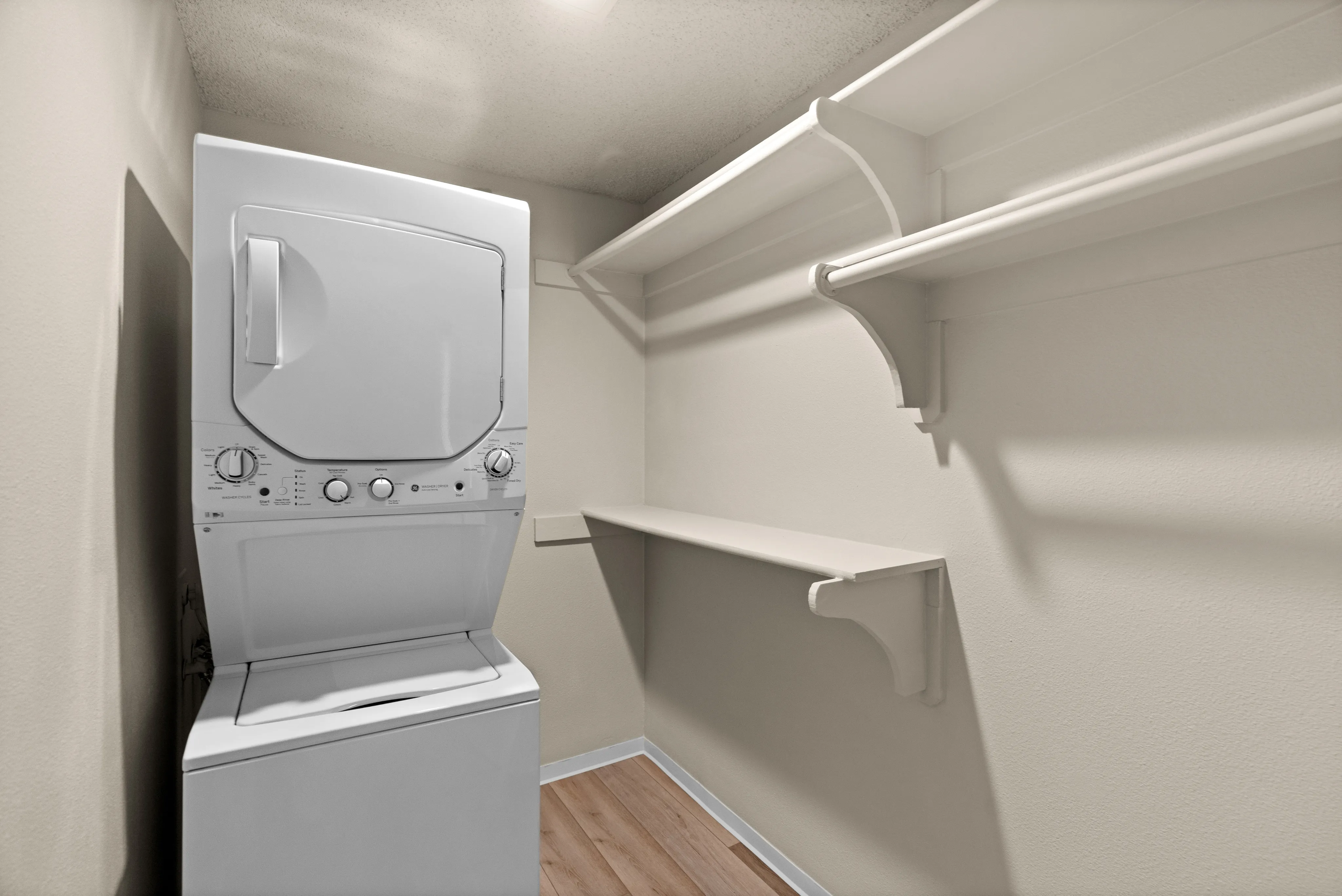1 Bed 1 Bath Deluxe - 701 Sq Ft