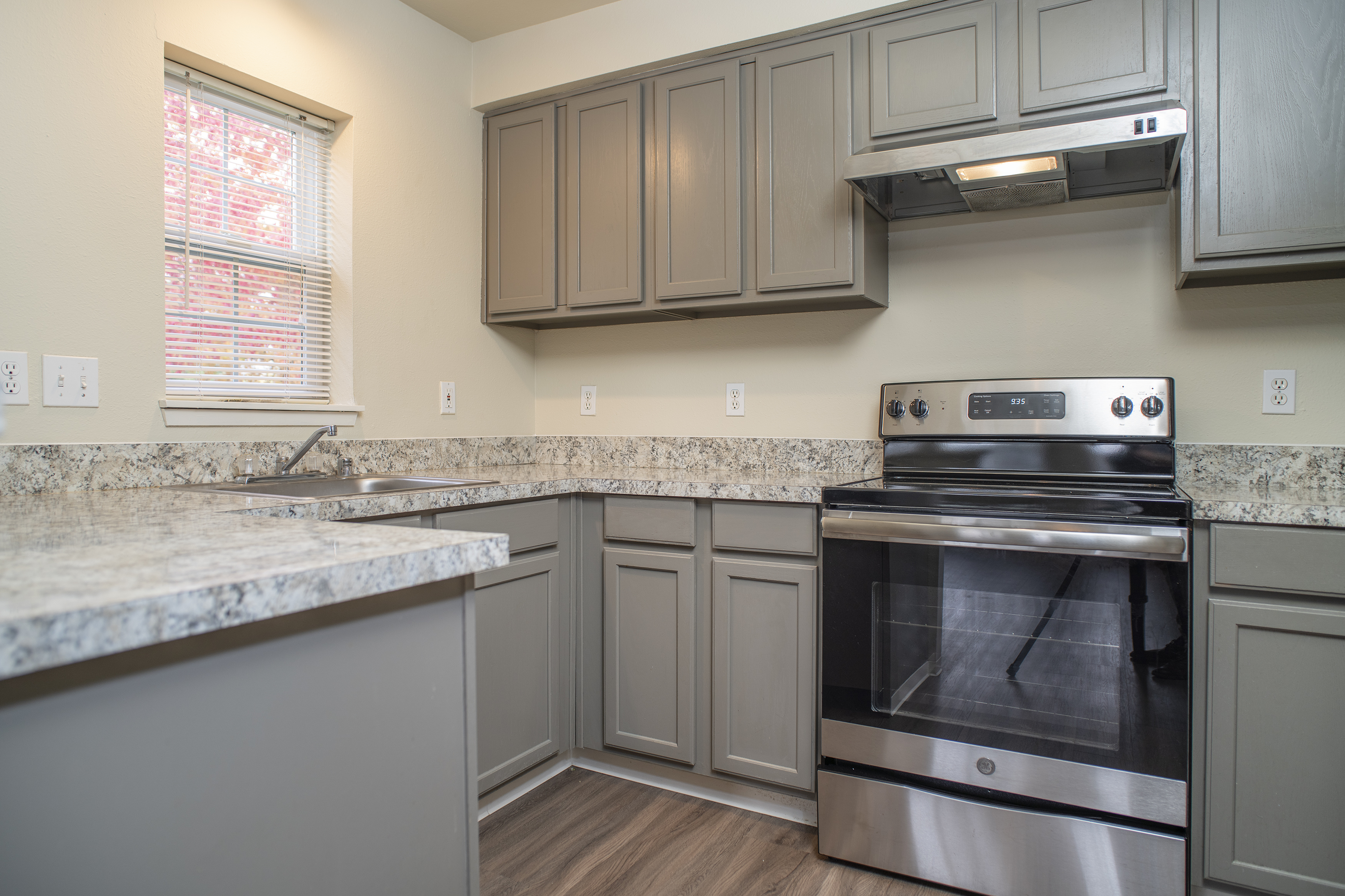 Studio 1 Bath - 531 Sq Ft