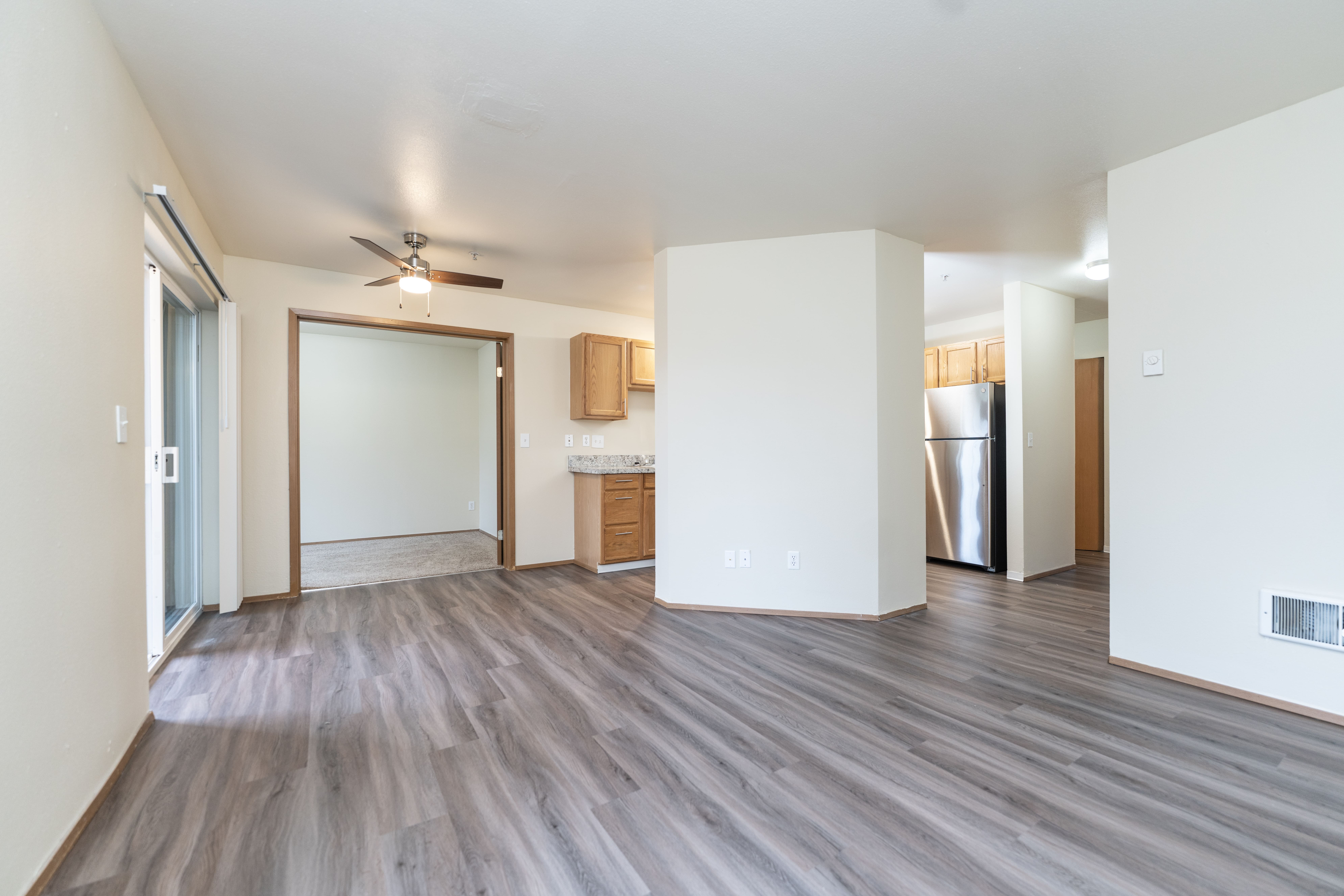 1 Bed 1 Bath Standard w/ Den - 822 Sq Ft
