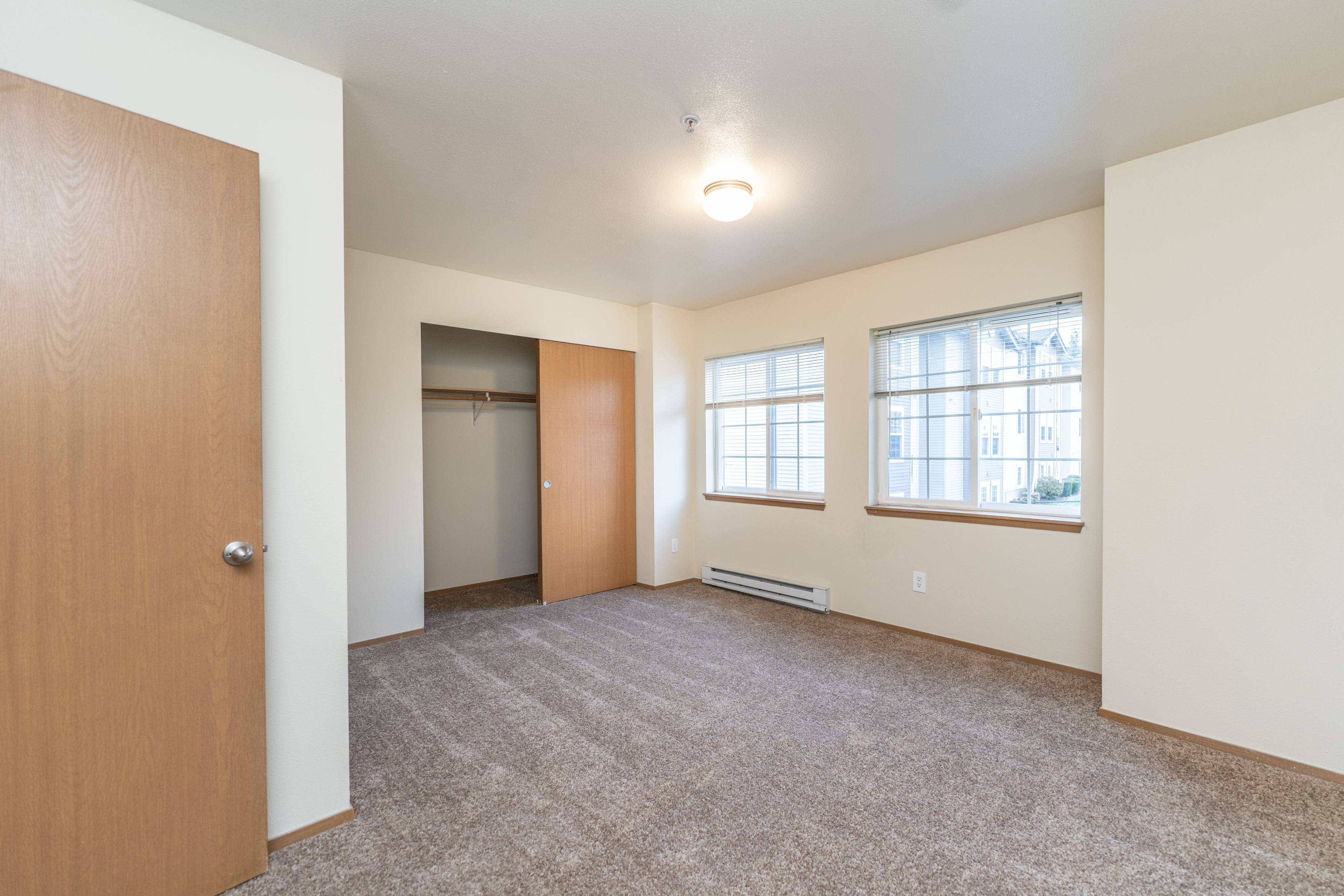 1 Bed 1 Bath Standard w/ Den - 822 Sq Ft