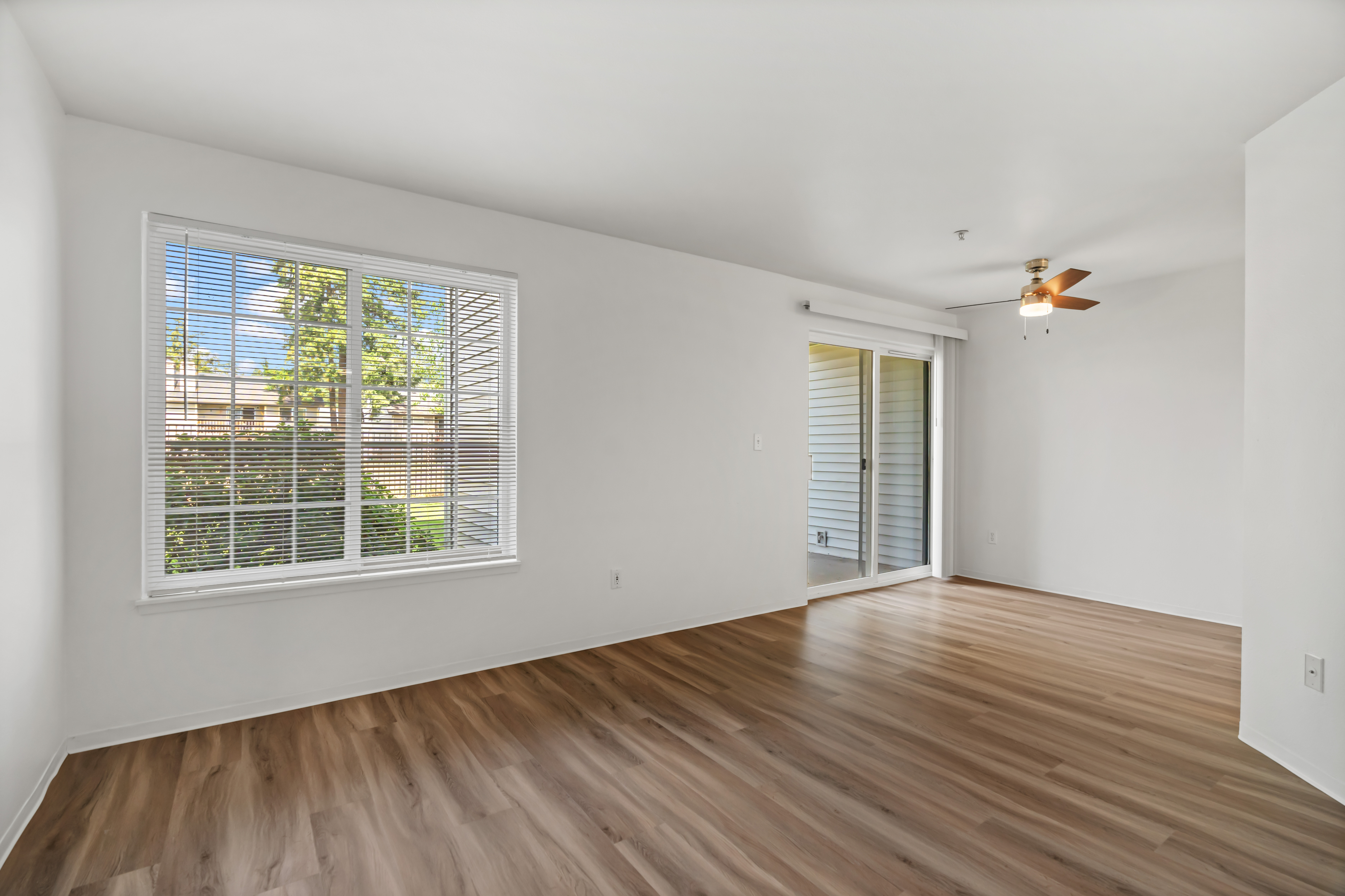 1 Bed 1 Bath Deluxe - 725 Sq Ft
