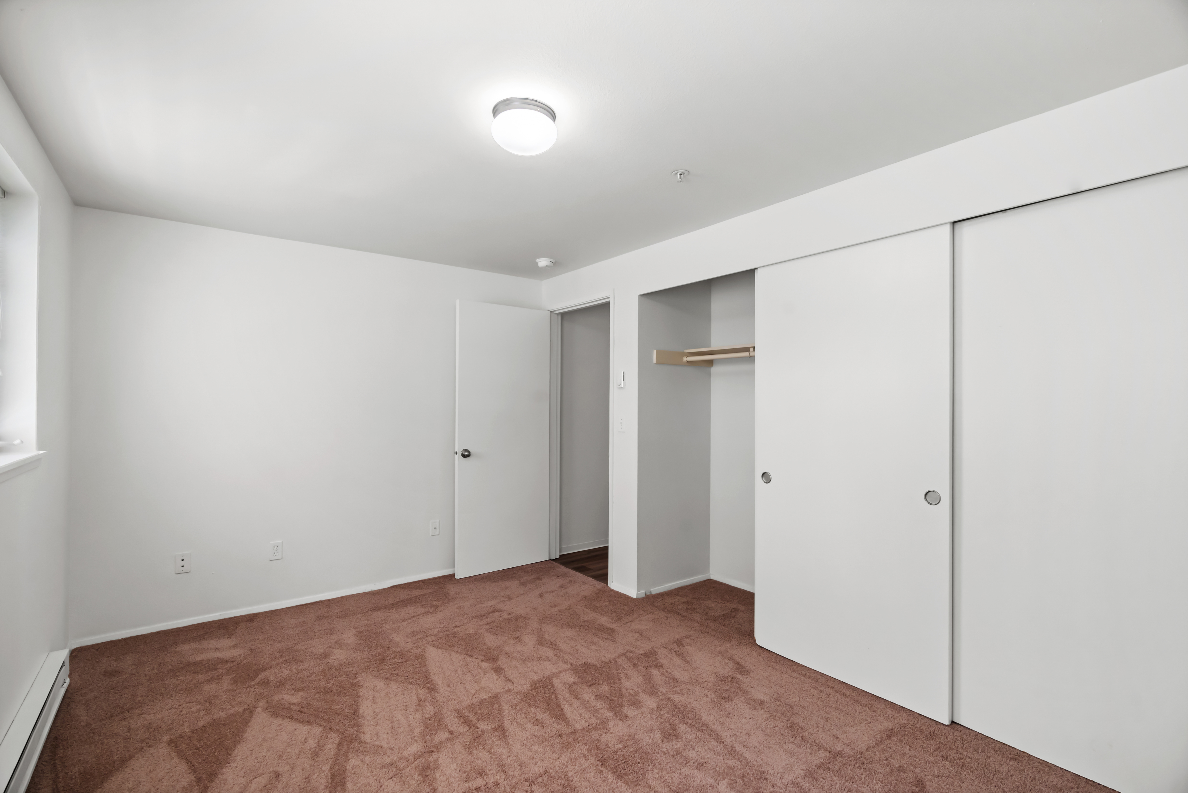 1 Bed 1 Bath Deluxe - 725 Sq Ft