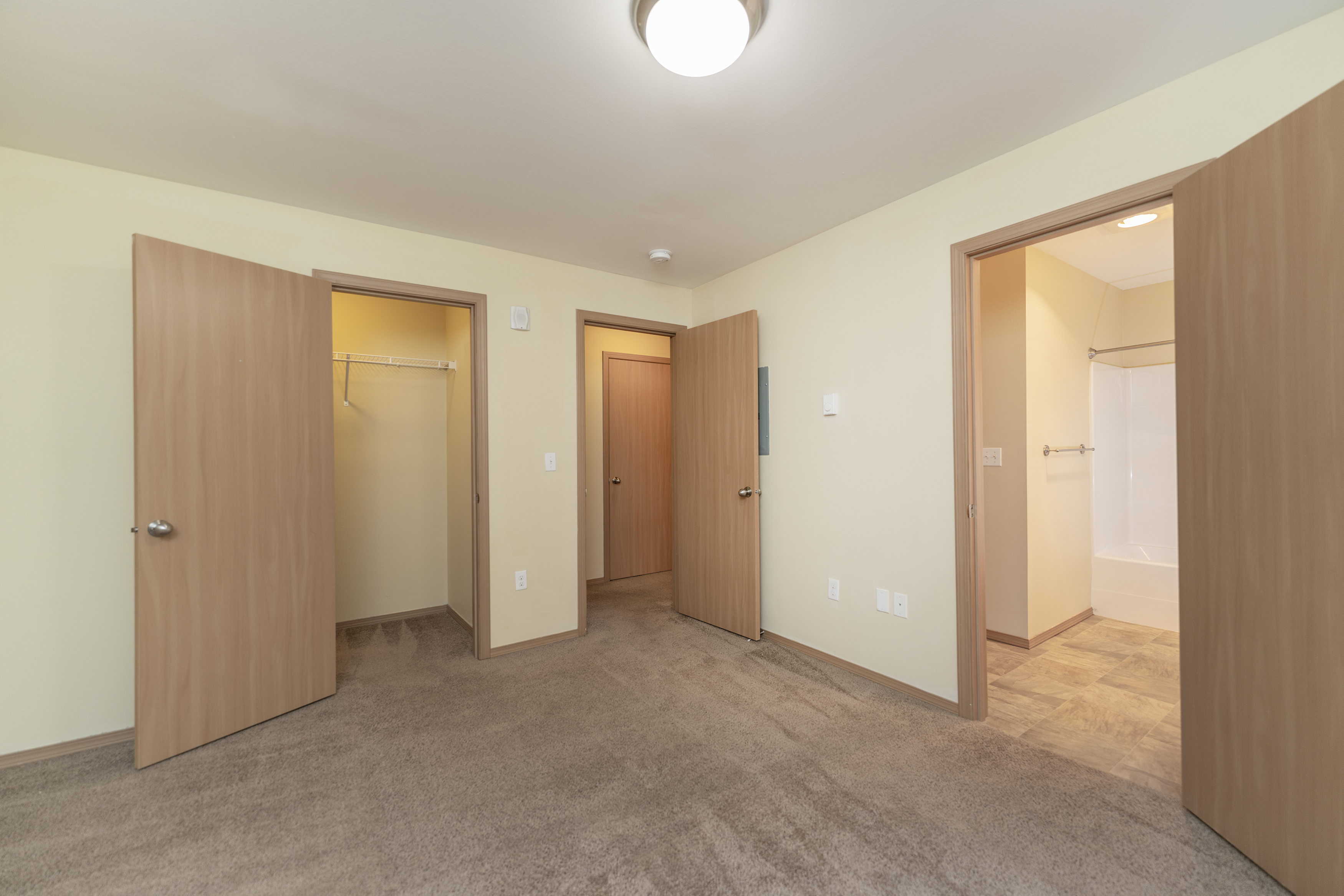 3 Bed 2 Bath - Deluxe - 1,250 Sq Ft