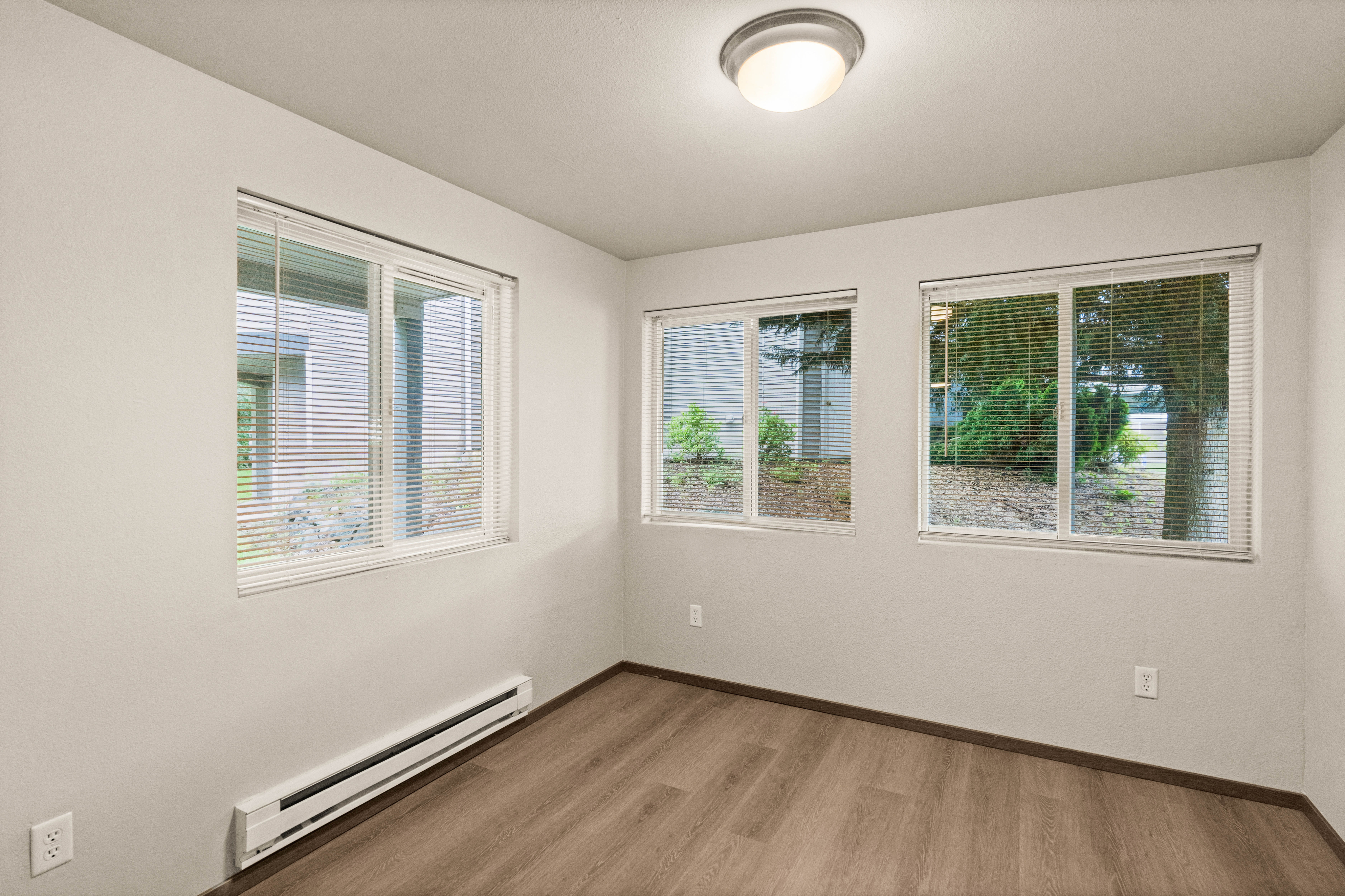 1 Bed 1 Bath with Den - 825 Sq Ft