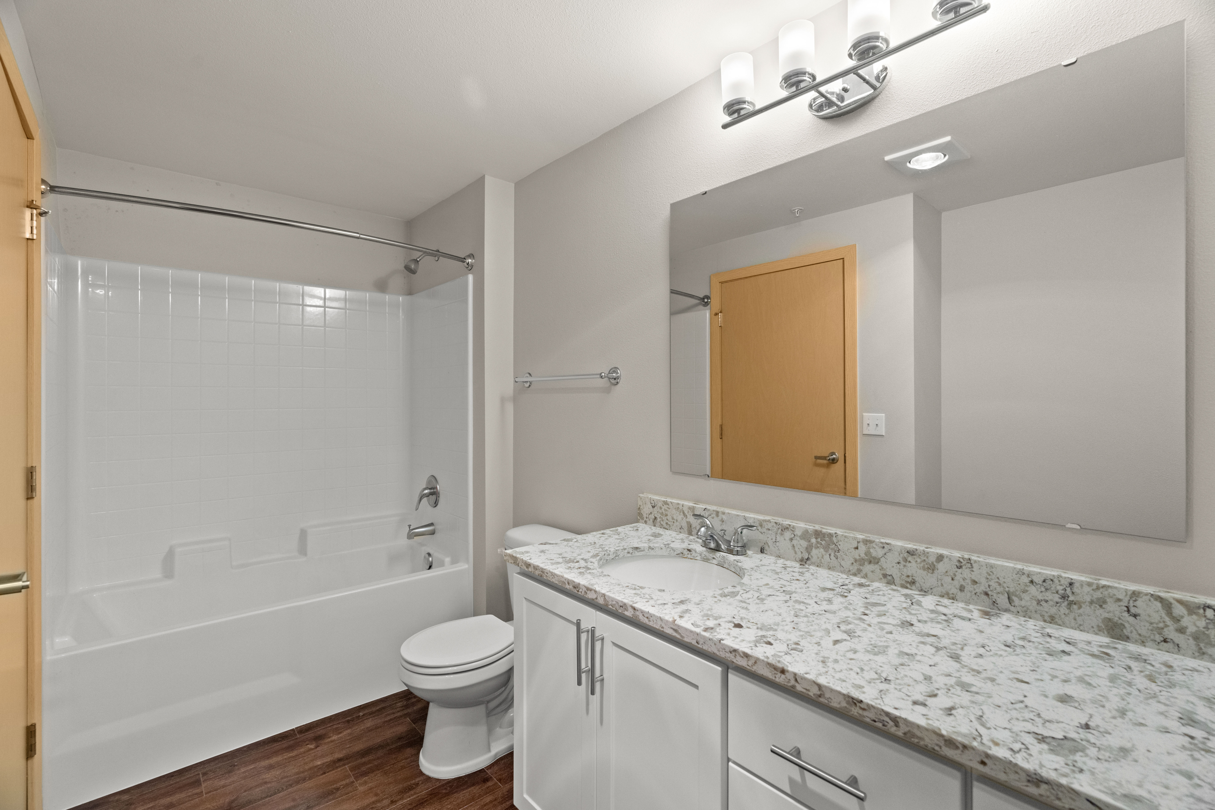 1 Bed 1 Bath Deluxe (2) - 913 Sq Ft