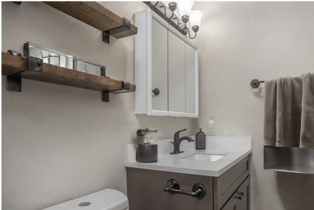 2 x 1.5, 835 Sq Ft