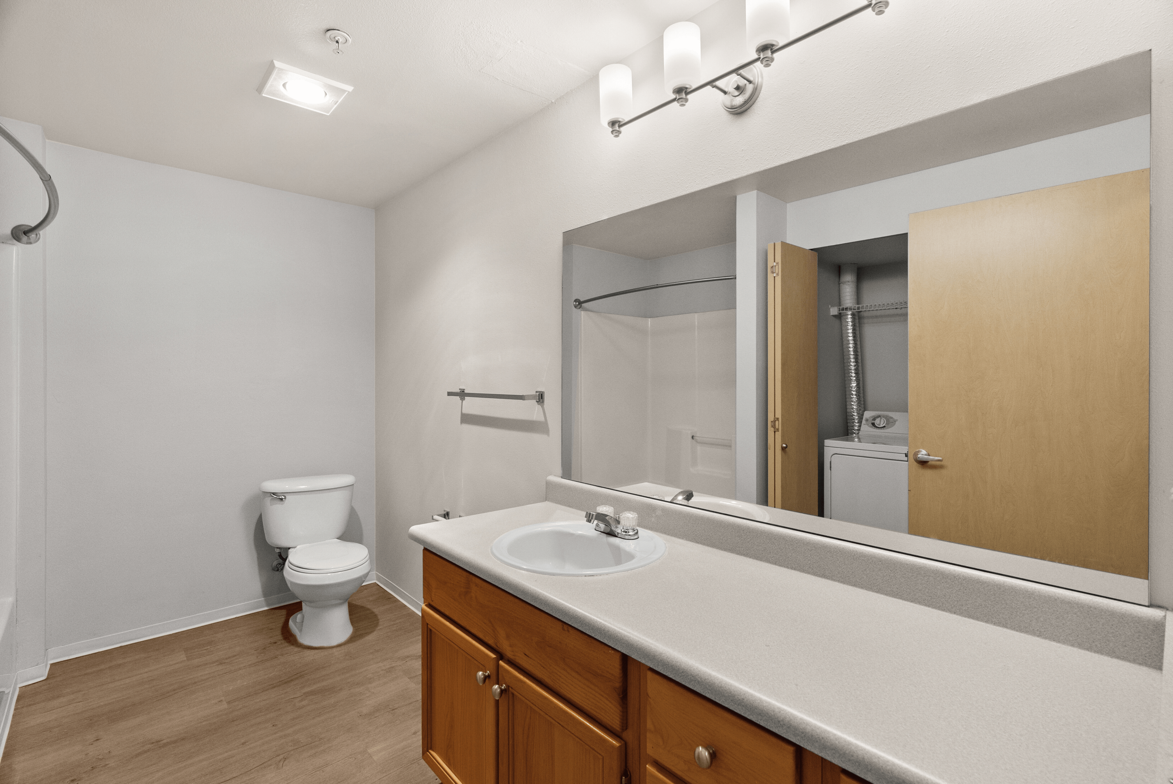 1 Bed 1 Bath Deluxe - 823 Sq Ft