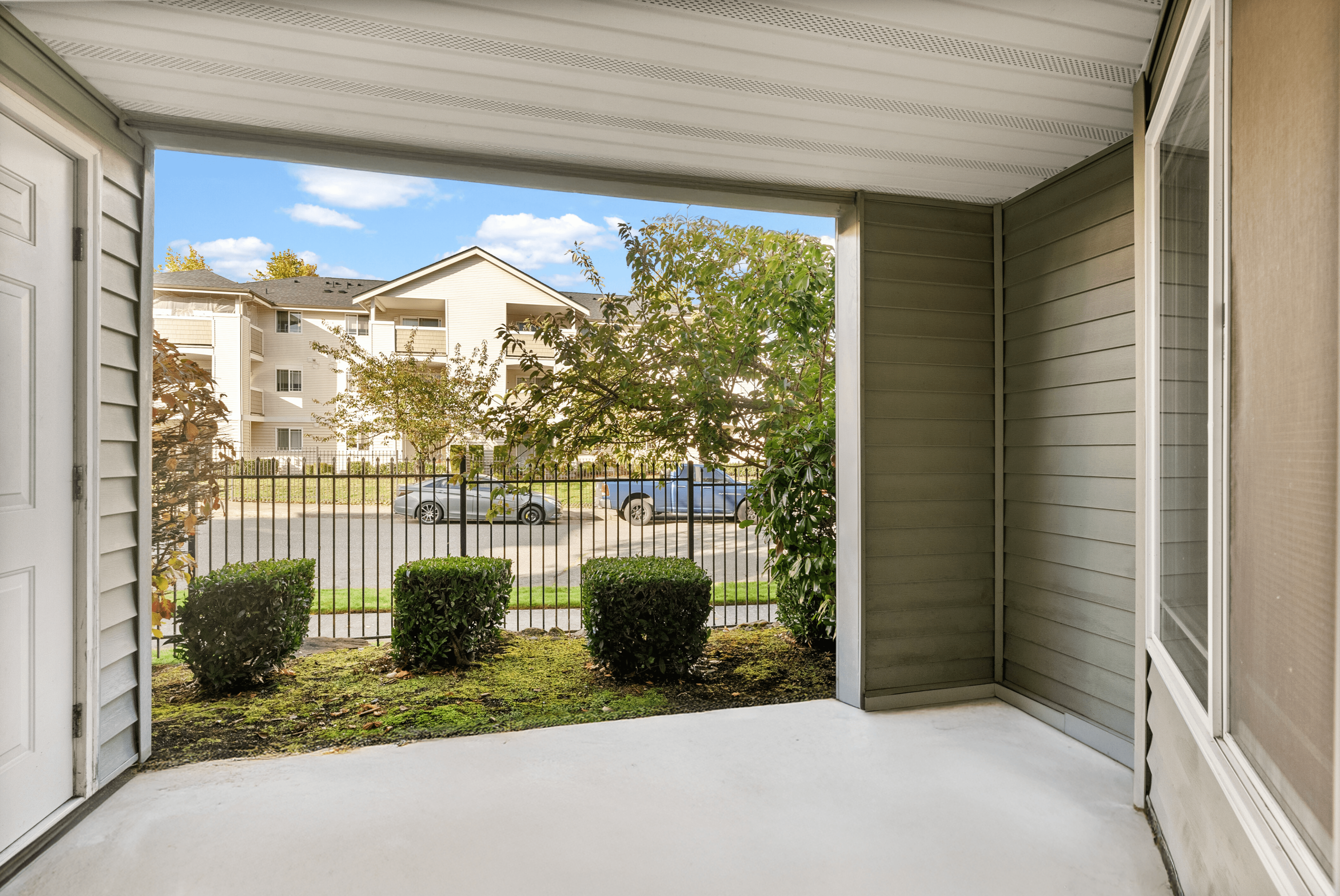 1 Bed 1 Bath Deluxe - 823 Sq Ft