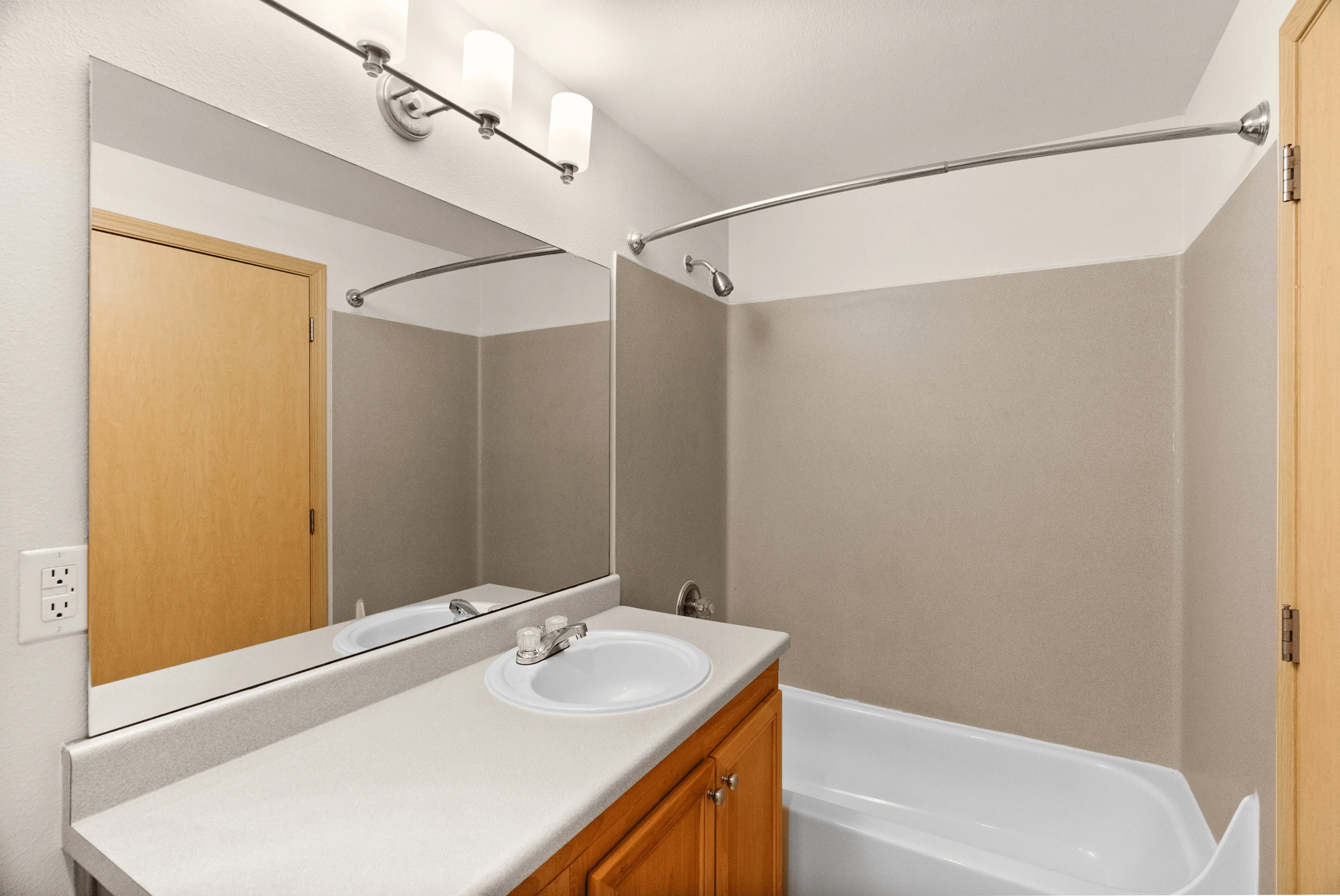 1 Bed 1 Bath Economy - 560 Sq Ft