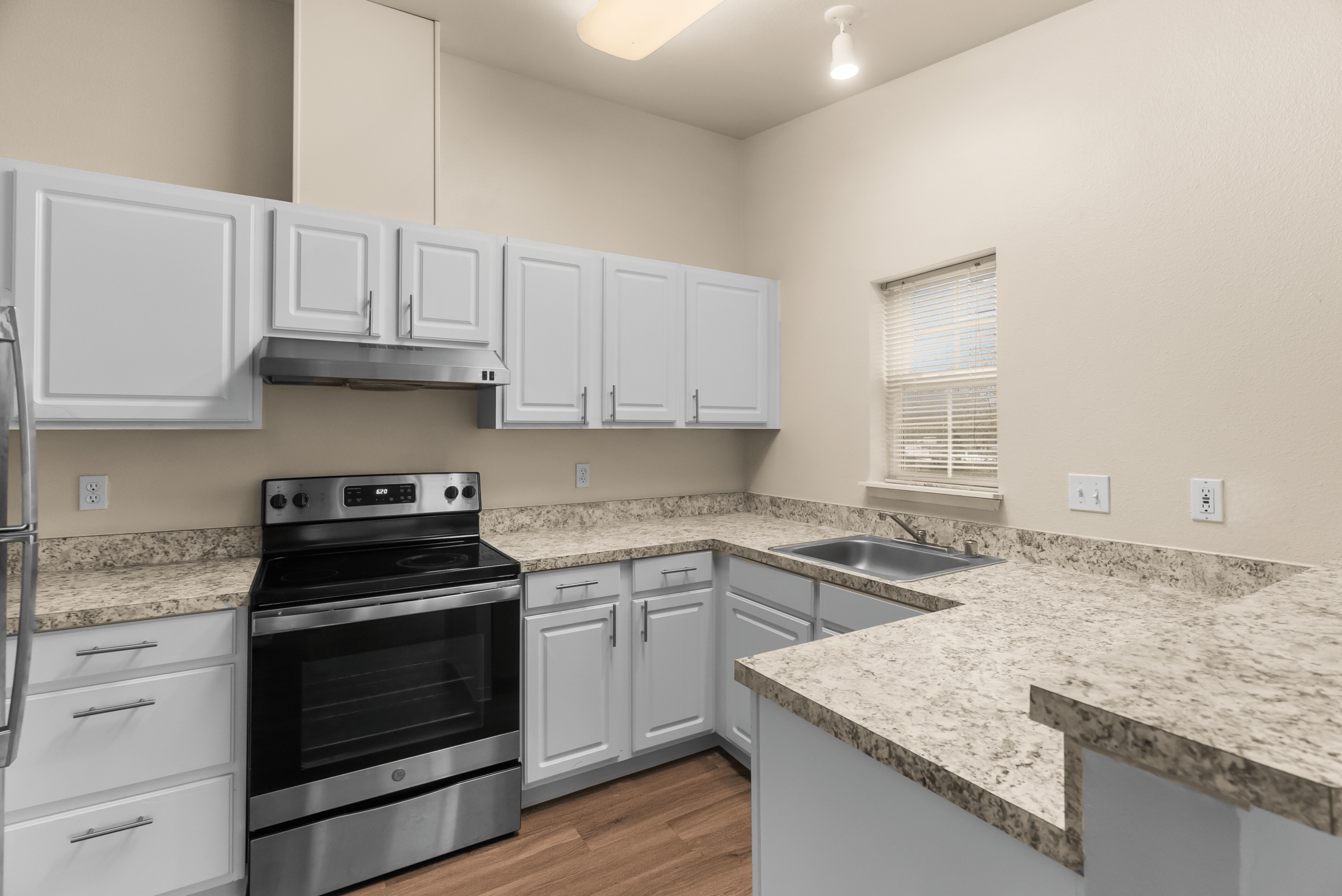 Studio Deluxe - 545 Sq Ft