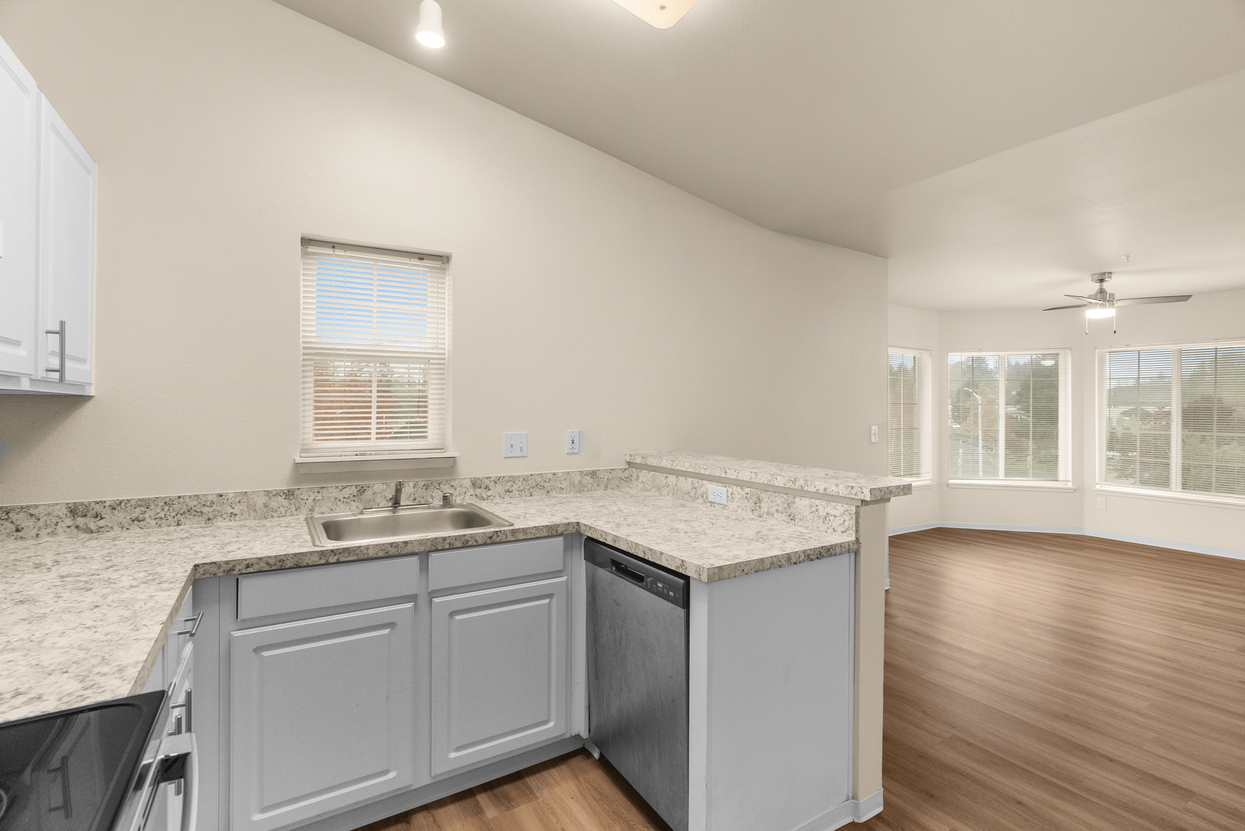 Studio Deluxe - 545 Sq Ft
