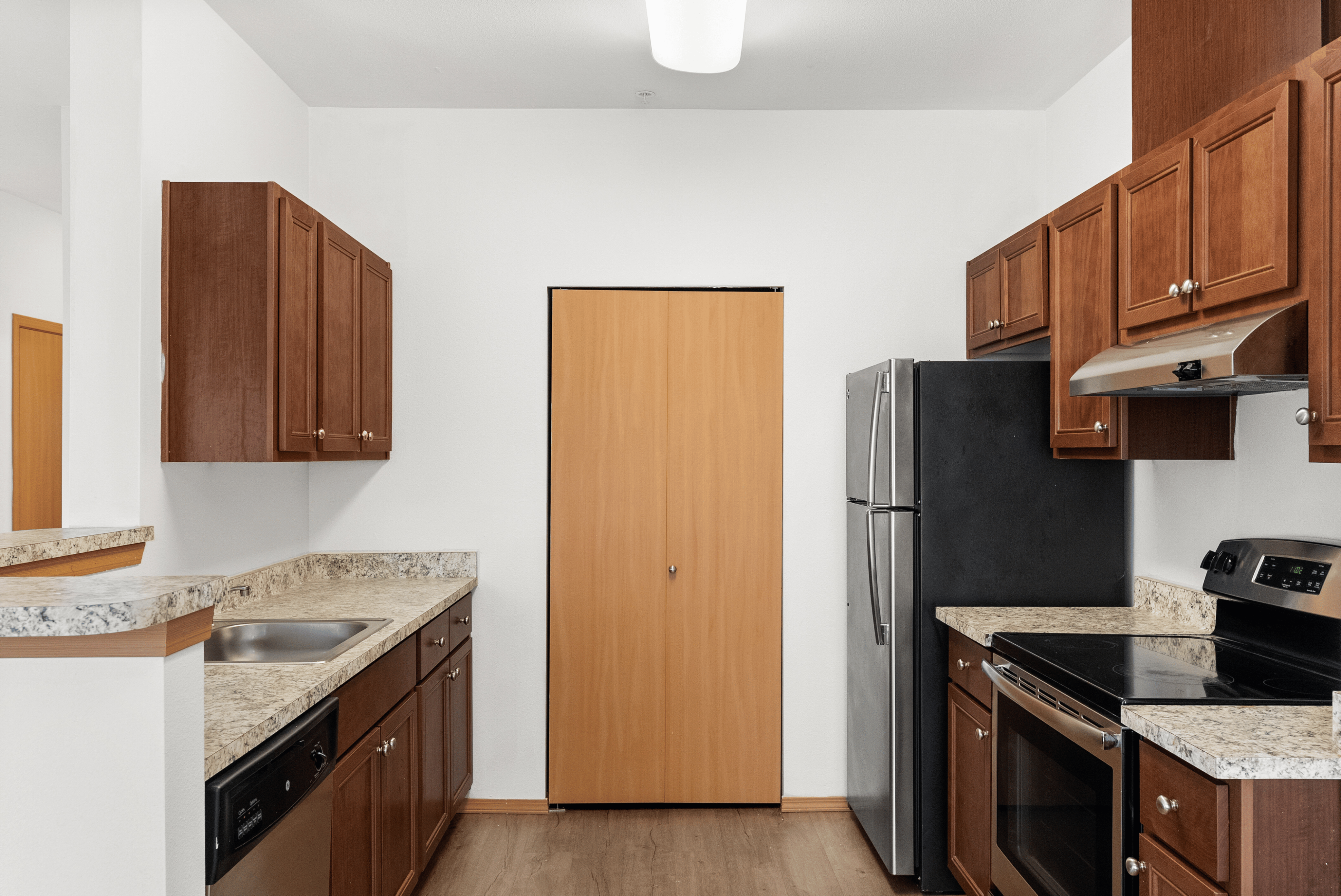 1 Bed 1 Bath Deluxe - 738 Sq Ft