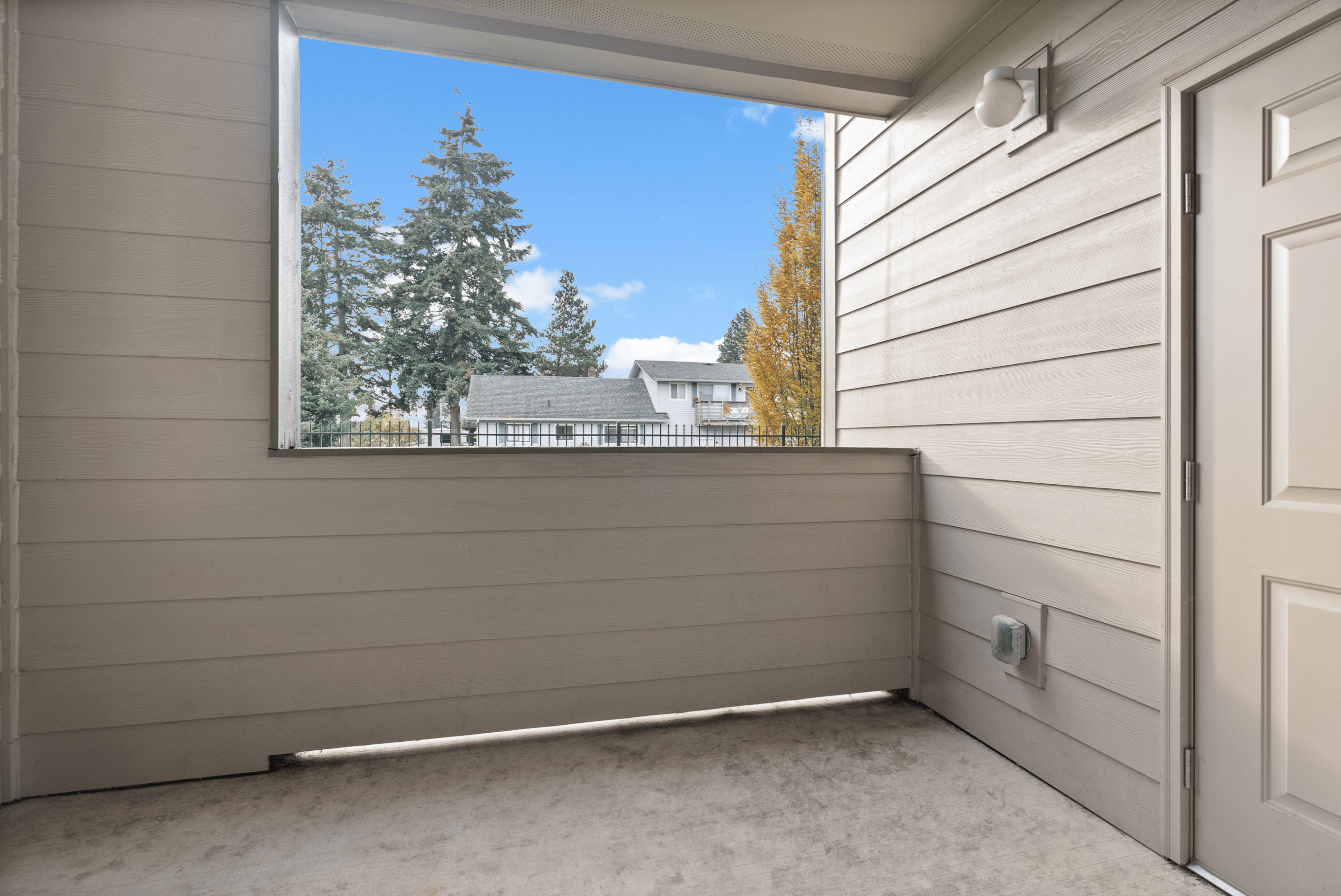 1 Bed 1 Bath Deluxe - 738 Sq Ft