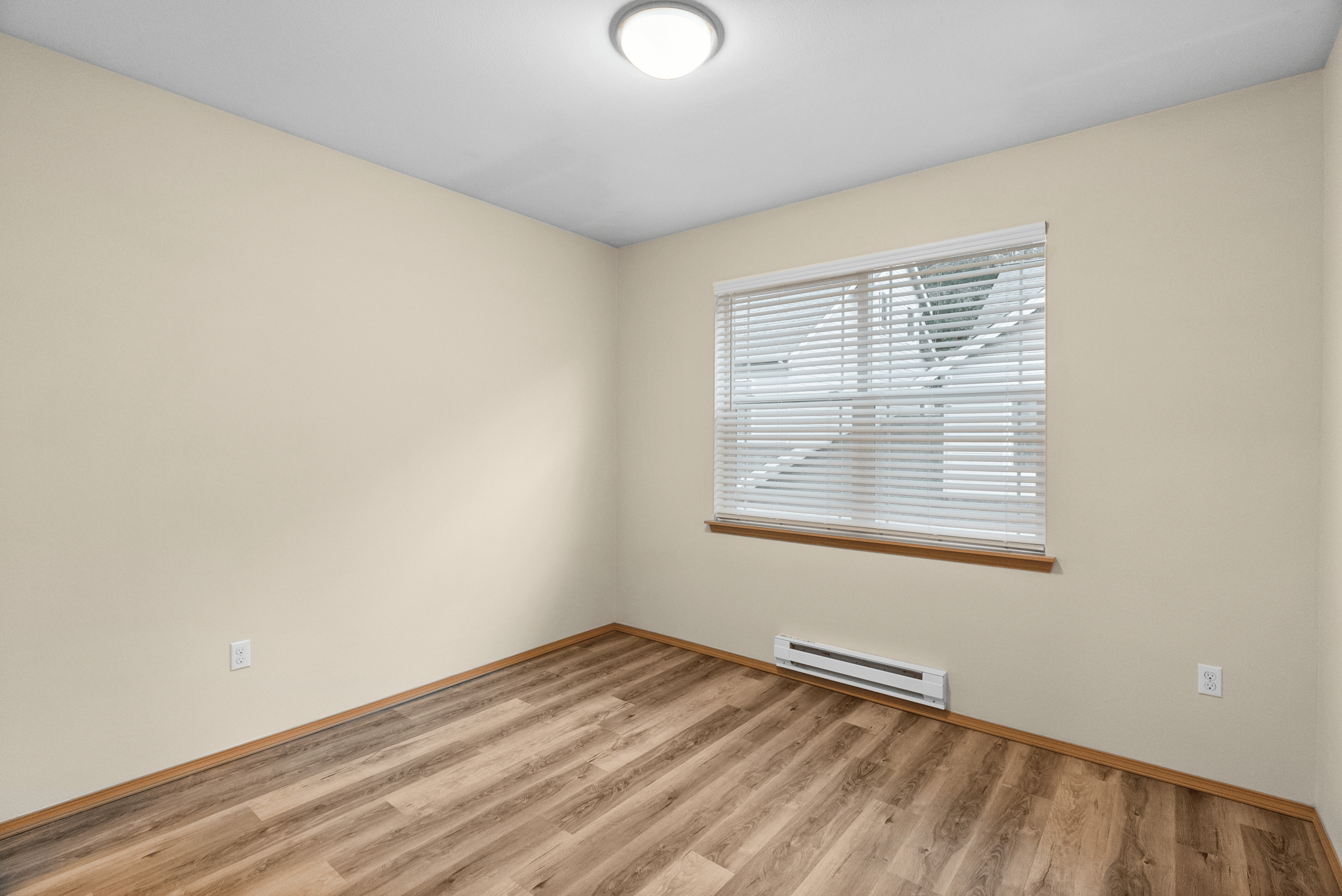 2-Story 2 Bed 2 Bath w/ Garage - 971 Sq Ft