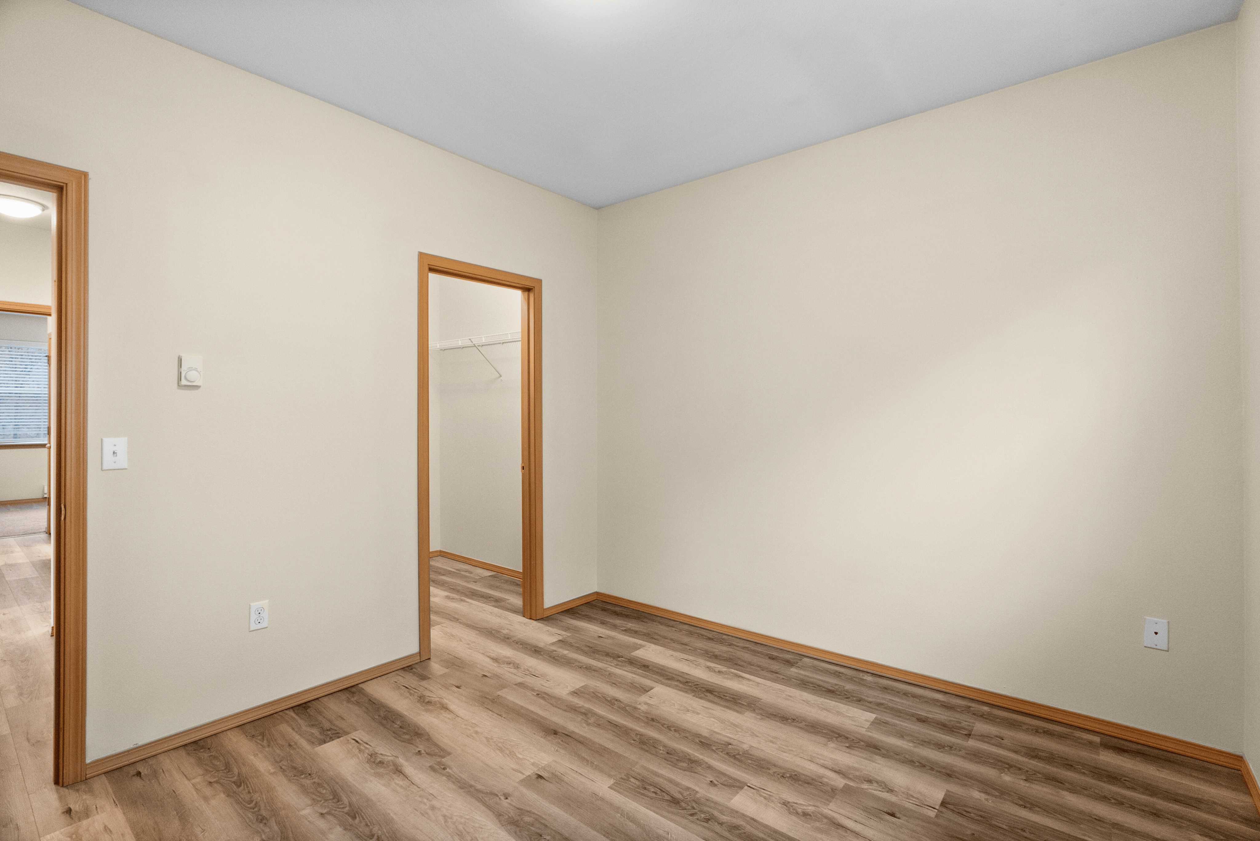 2-Story 2 Bed 2 Bath w/ Garage - 971 Sq Ft
