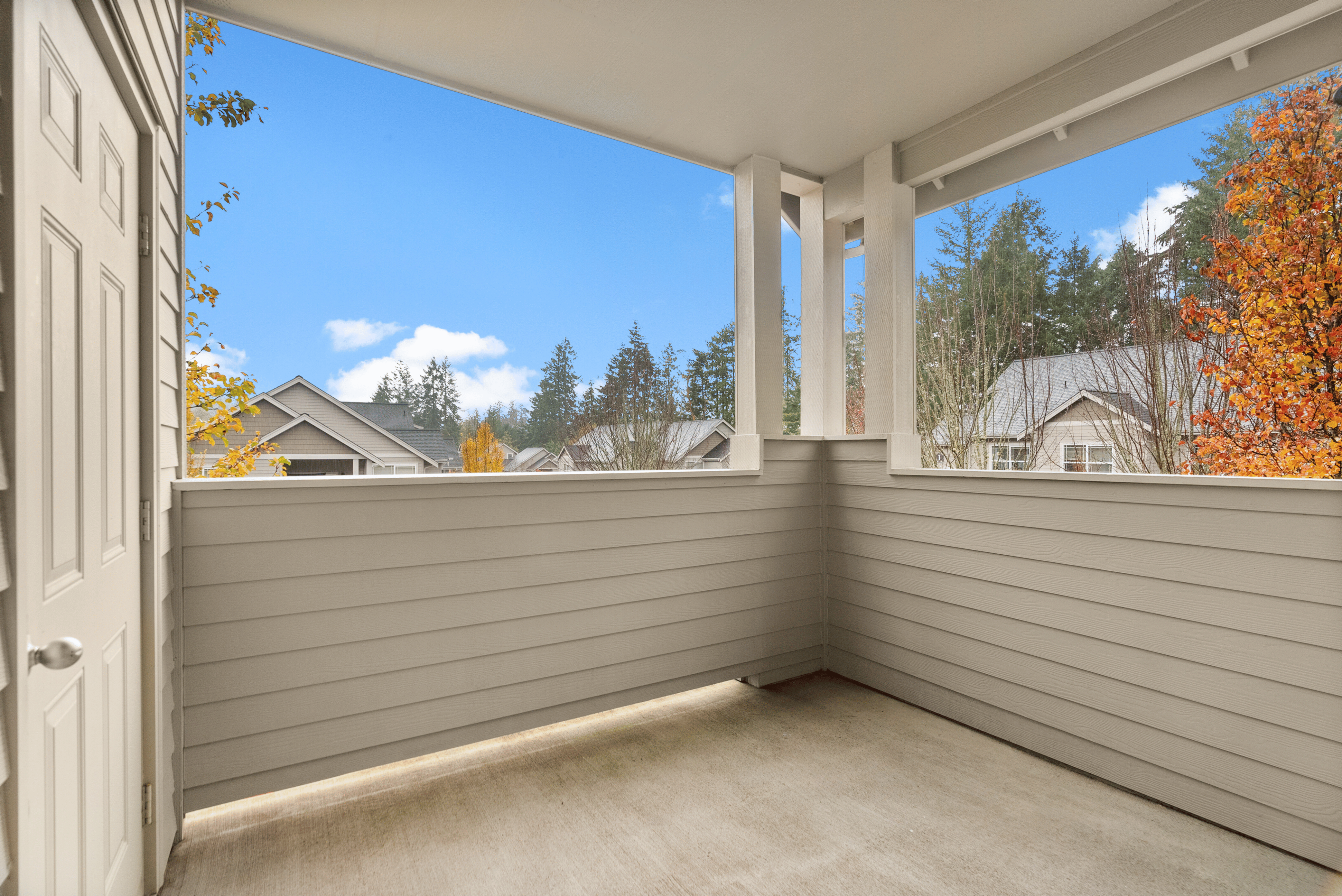 2-Story 2 Bed 2 Bath w/ Garage - 971 Sq Ft