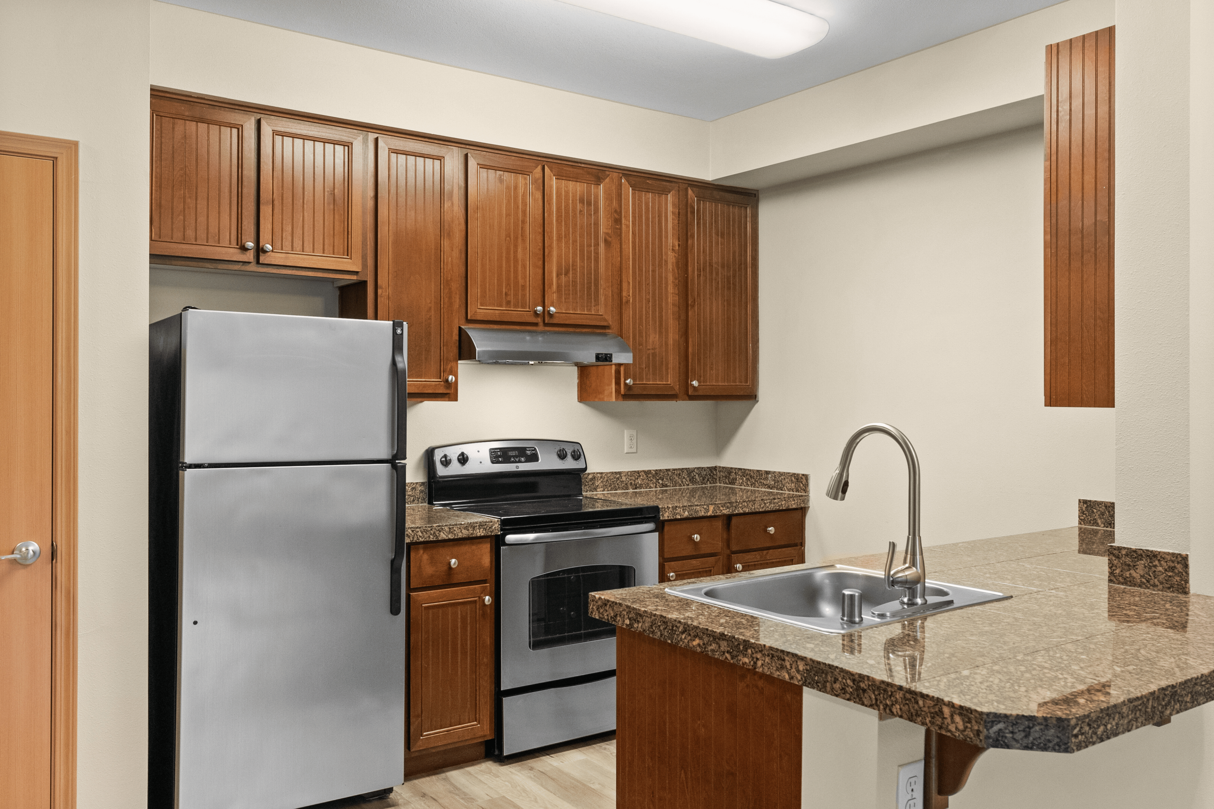 2 Bed 2 Bath Deluxe w/ Garage - 1174 Sq Ft
