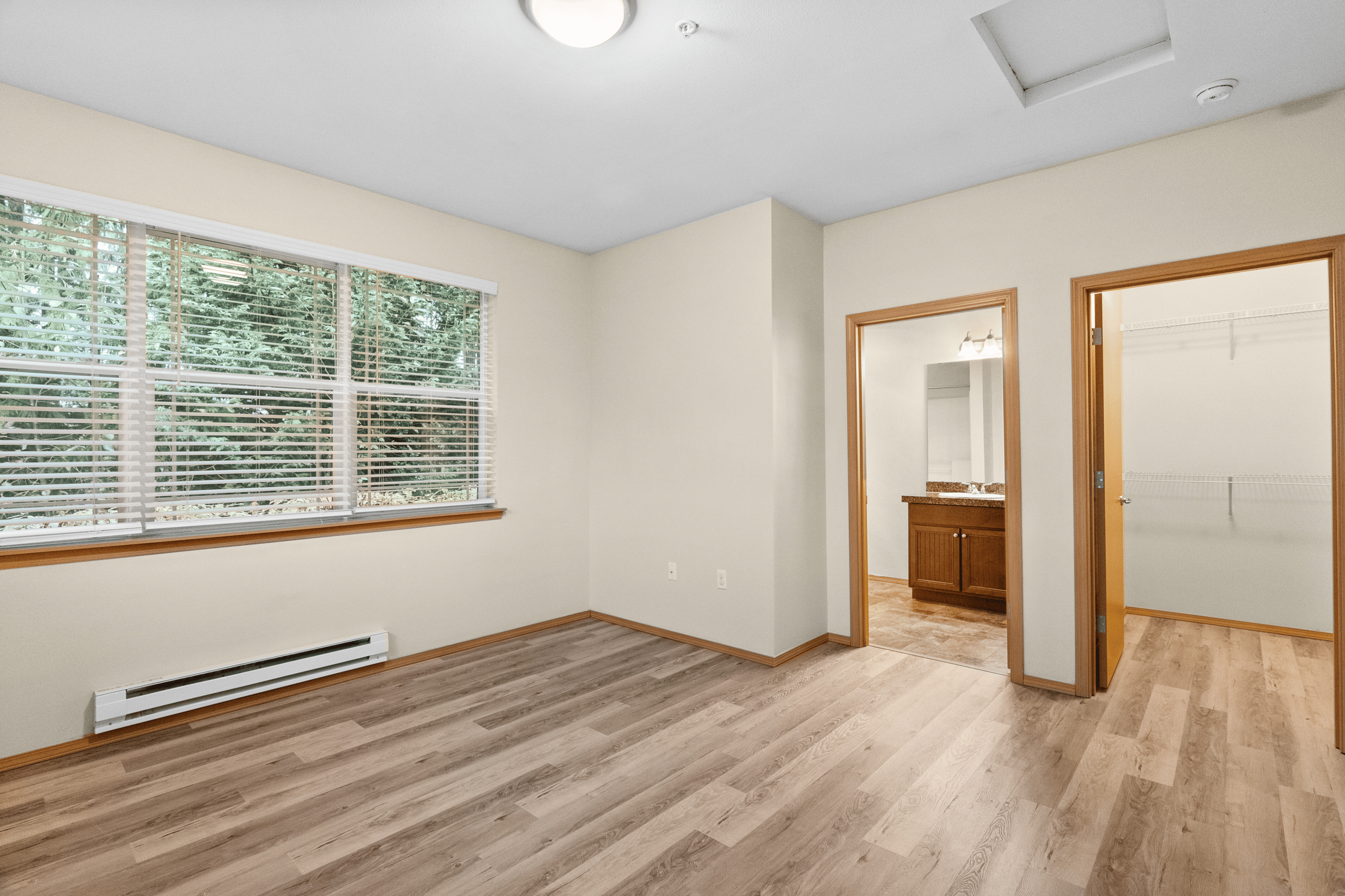 2 Bed 2 Bath Deluxe w/ Garage - 1174 Sq Ft