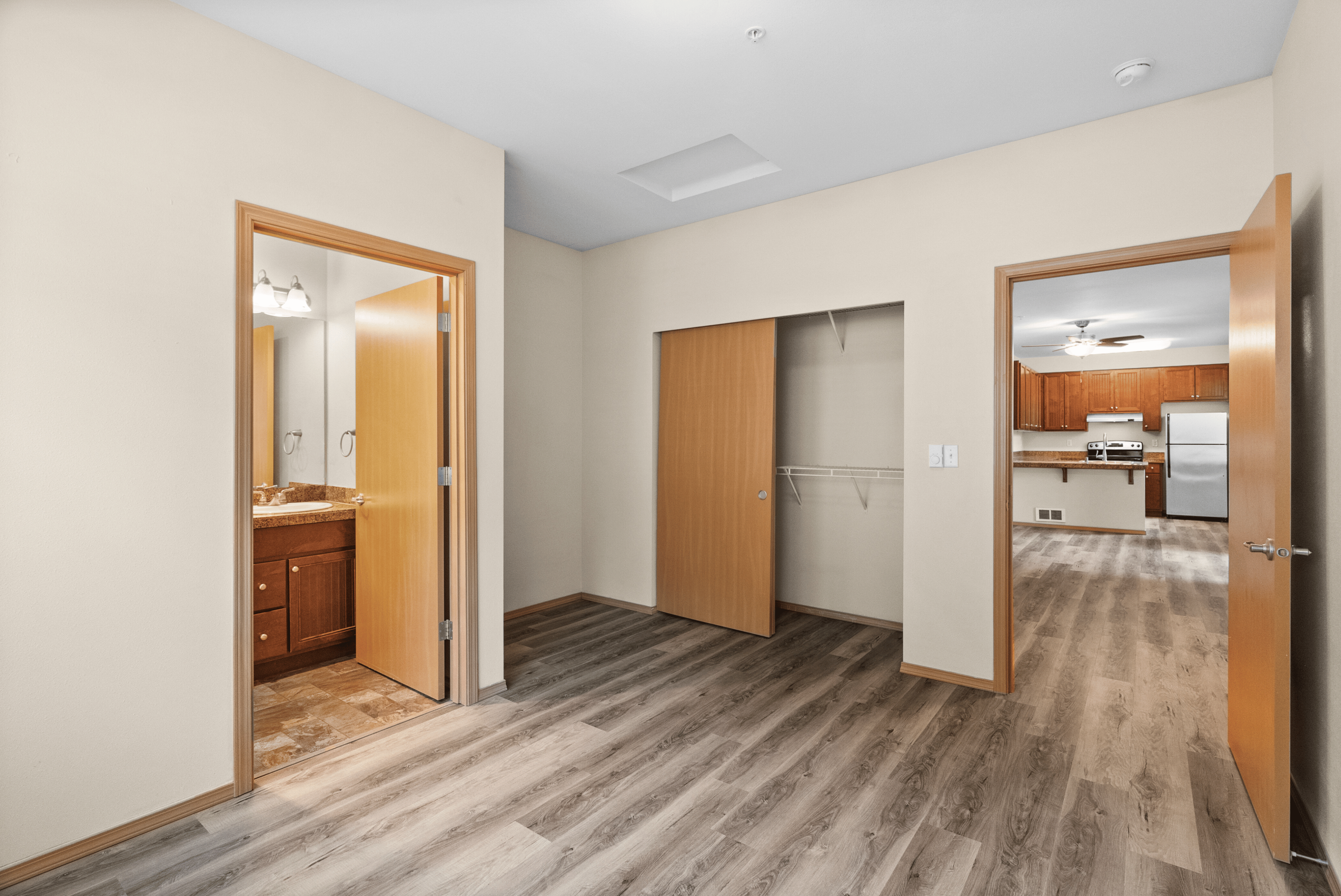 2 Bed 2 Bath Standard w/ Garage - 1,081 Sq Ft
