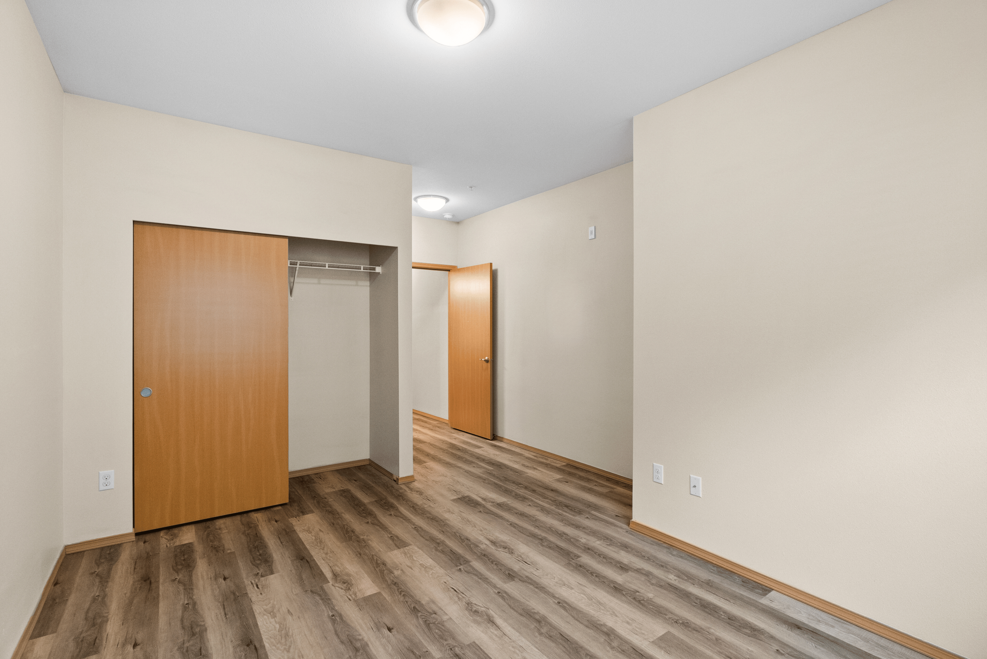 2 Bed 2 Bath Standard w/ Garage - 1,081 Sq Ft