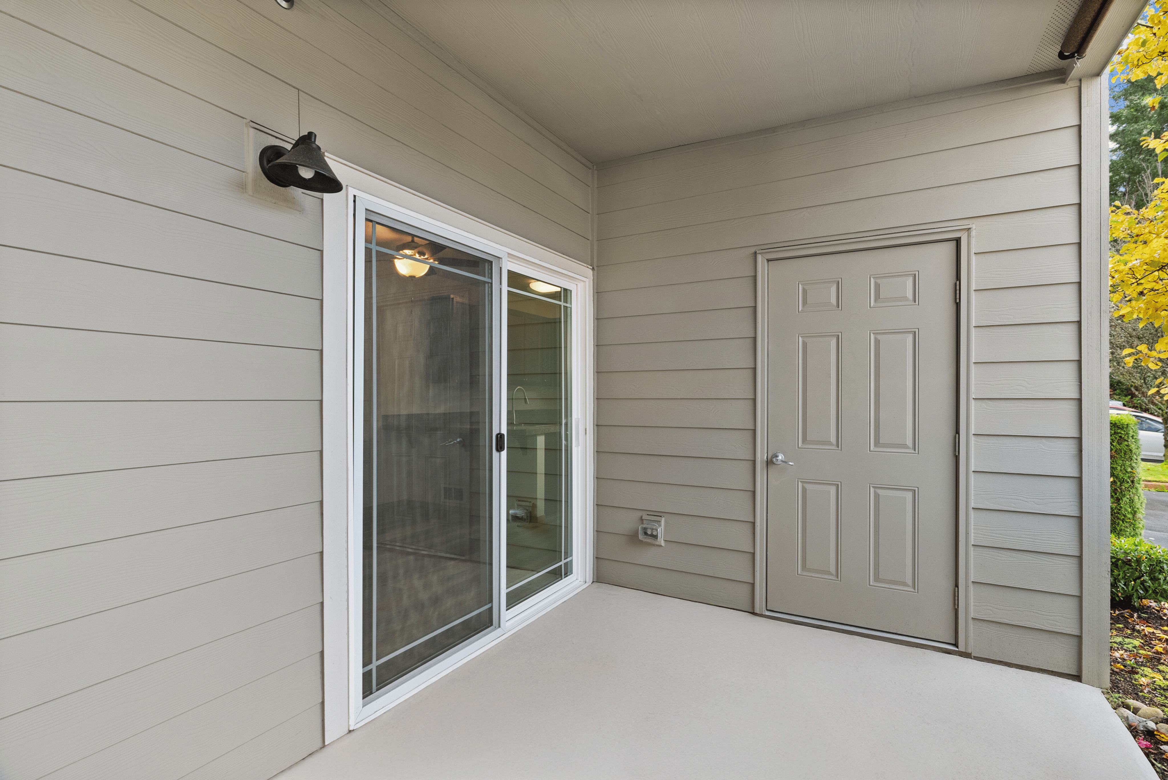 2 Bed 2 Bath Standard w/ Garage - 1,081 Sq Ft