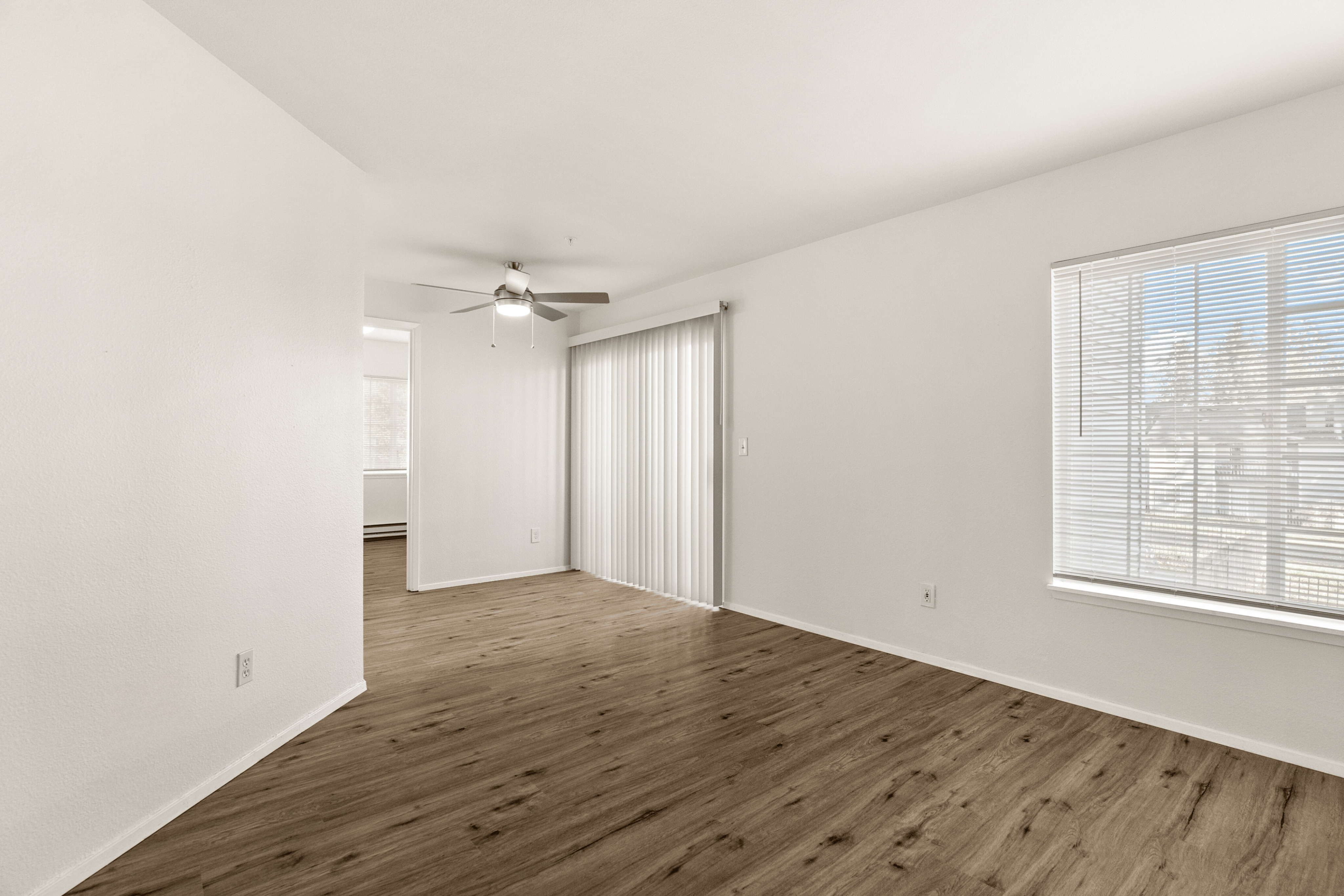 1 Bed 1 Bath with Den Deluxe - 840 Sq Ft
