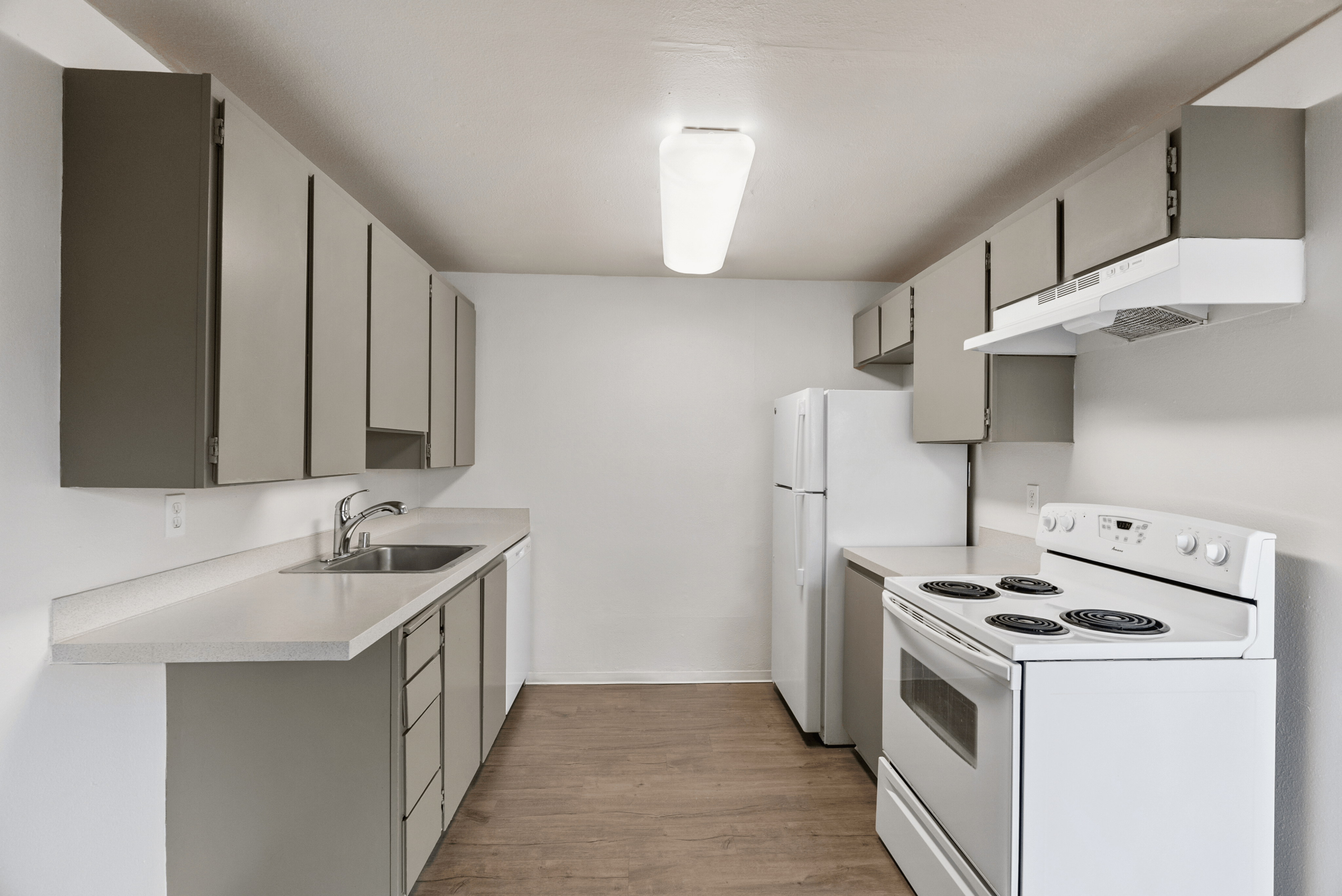 2 Bed 1 Bath - End Unit - 793 Sq Ft