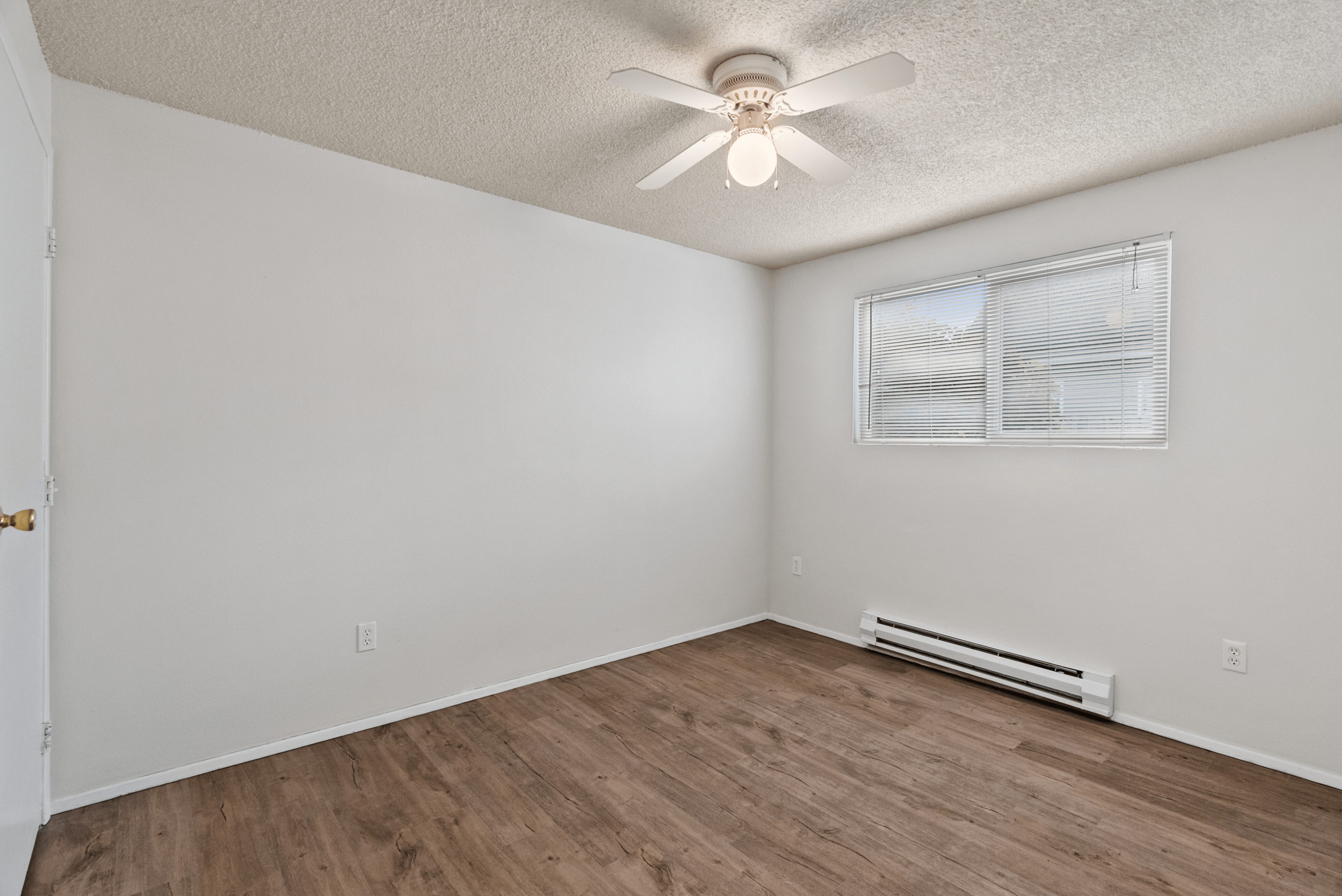 2 Bed 1 Bath - End Unit - 793 Sq Ft