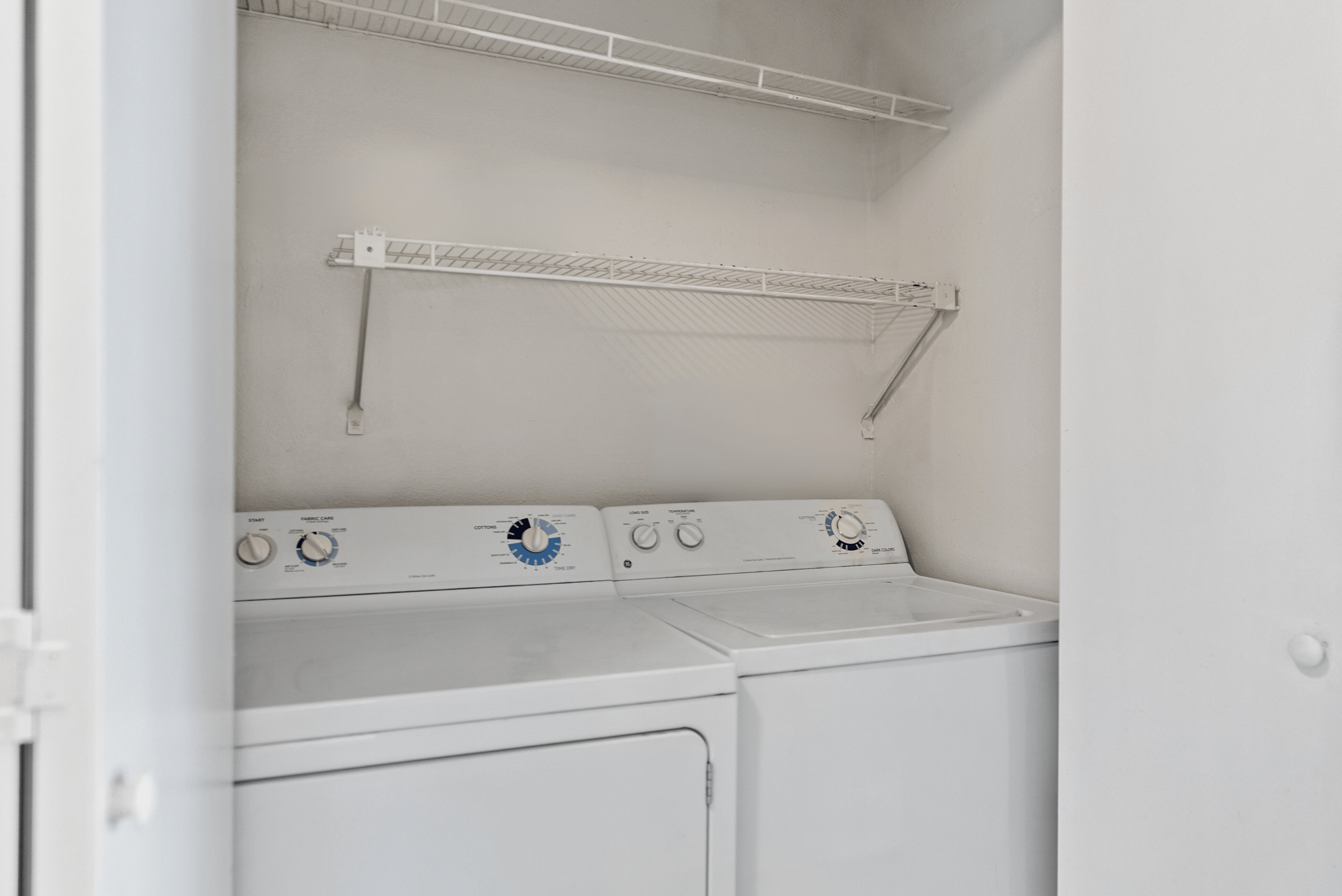 2 Bed 1 Bath - End Unit - 793 Sq Ft
