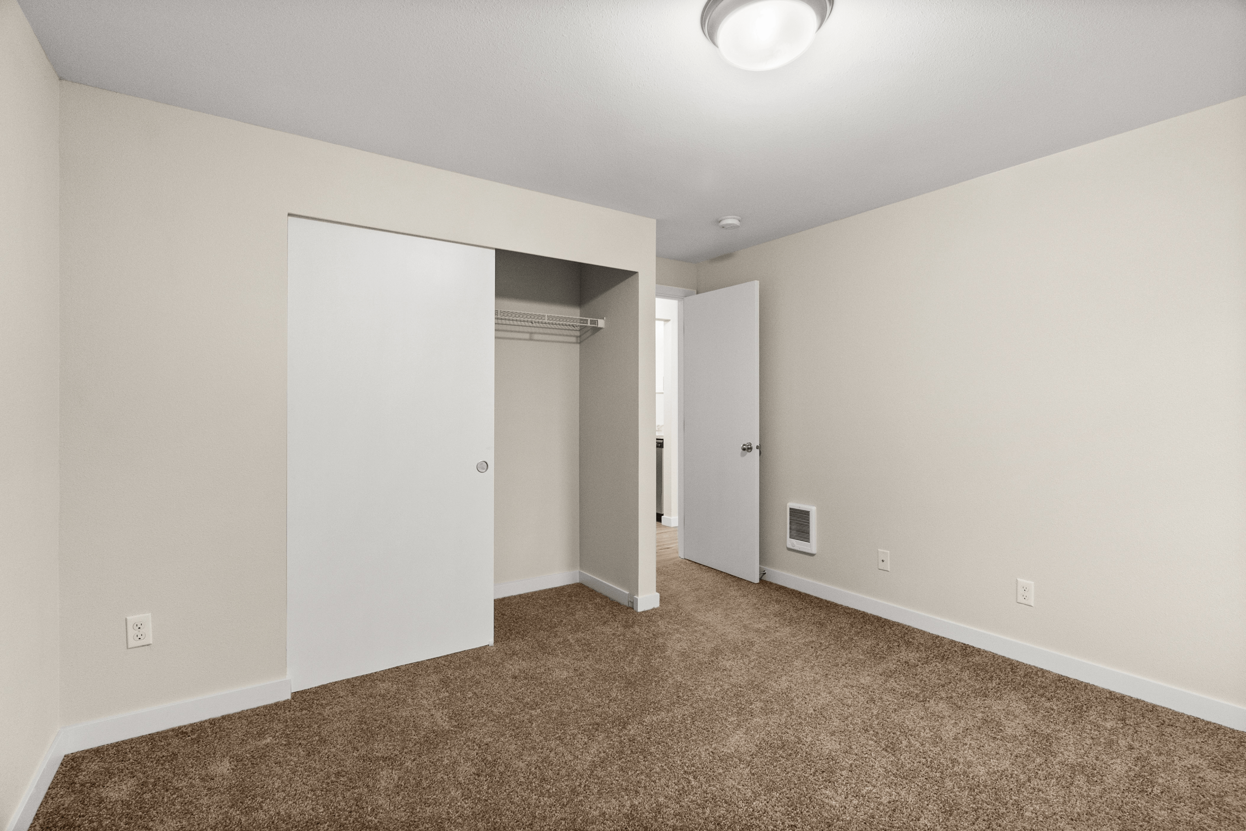 2 Bed 1 Bath Deluxe - 909 Sq Ft
