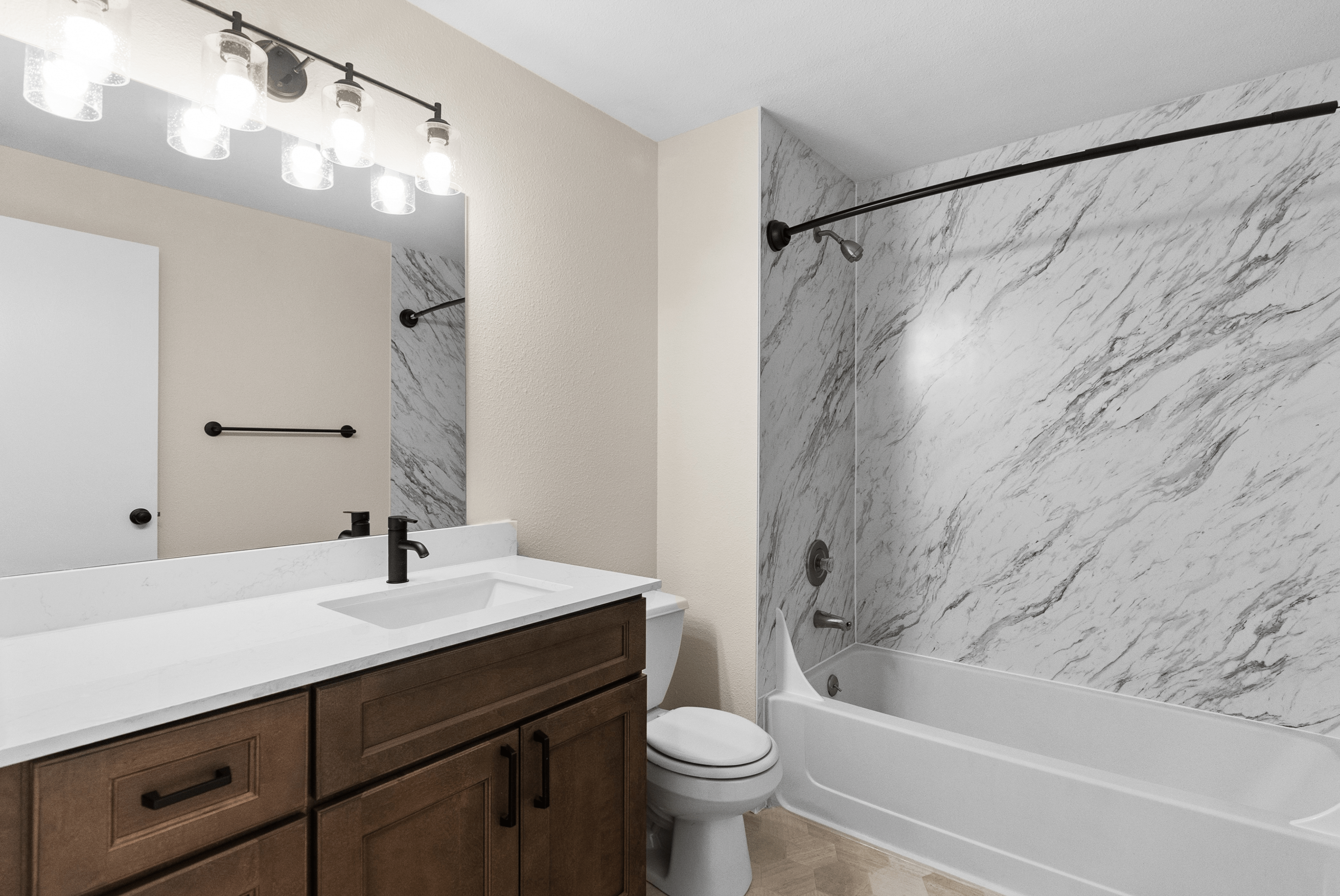 1 Bed 1 Bath - 740 Sq Ft