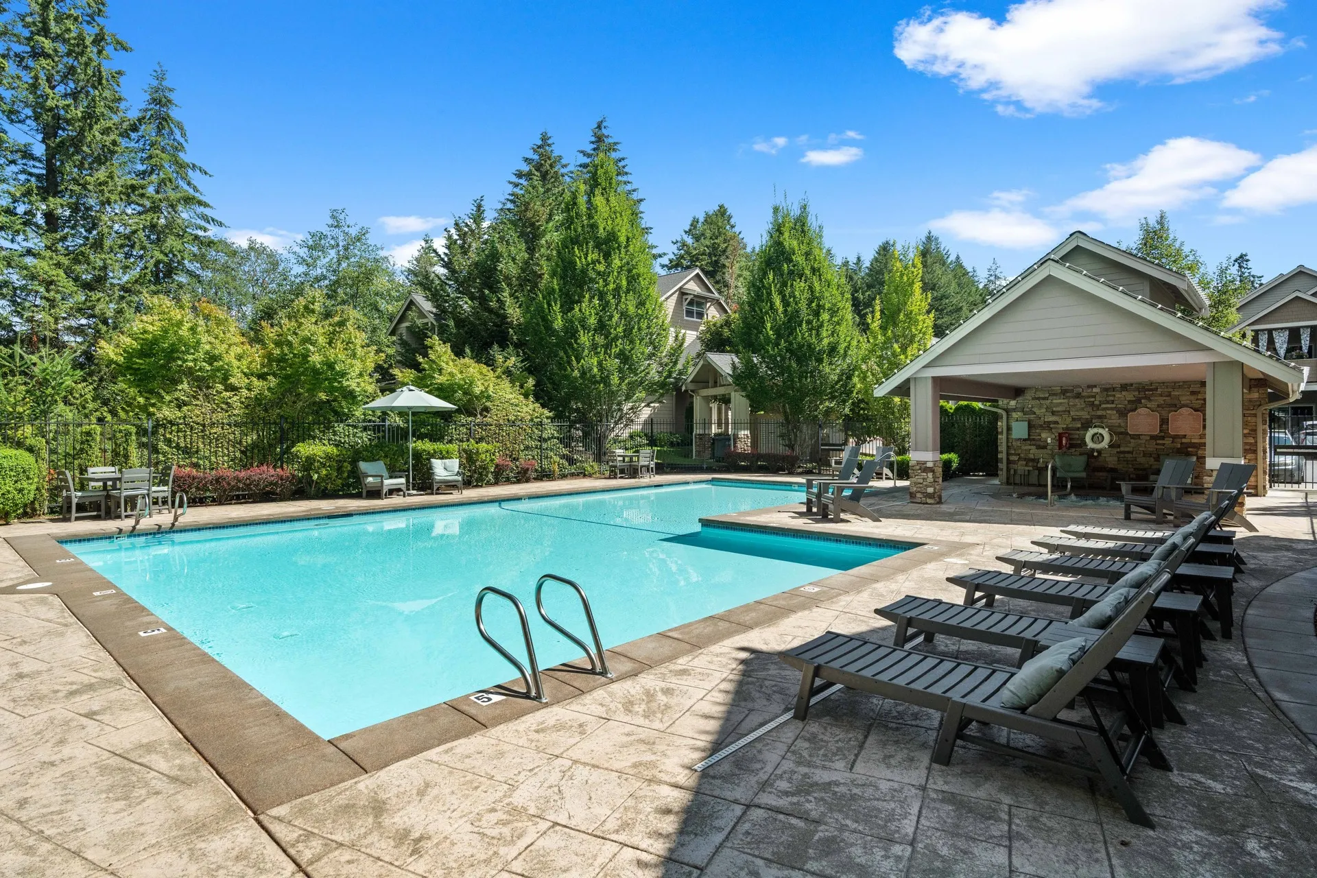 The 4425 Luxury Apartments in Gig Harbor, WA