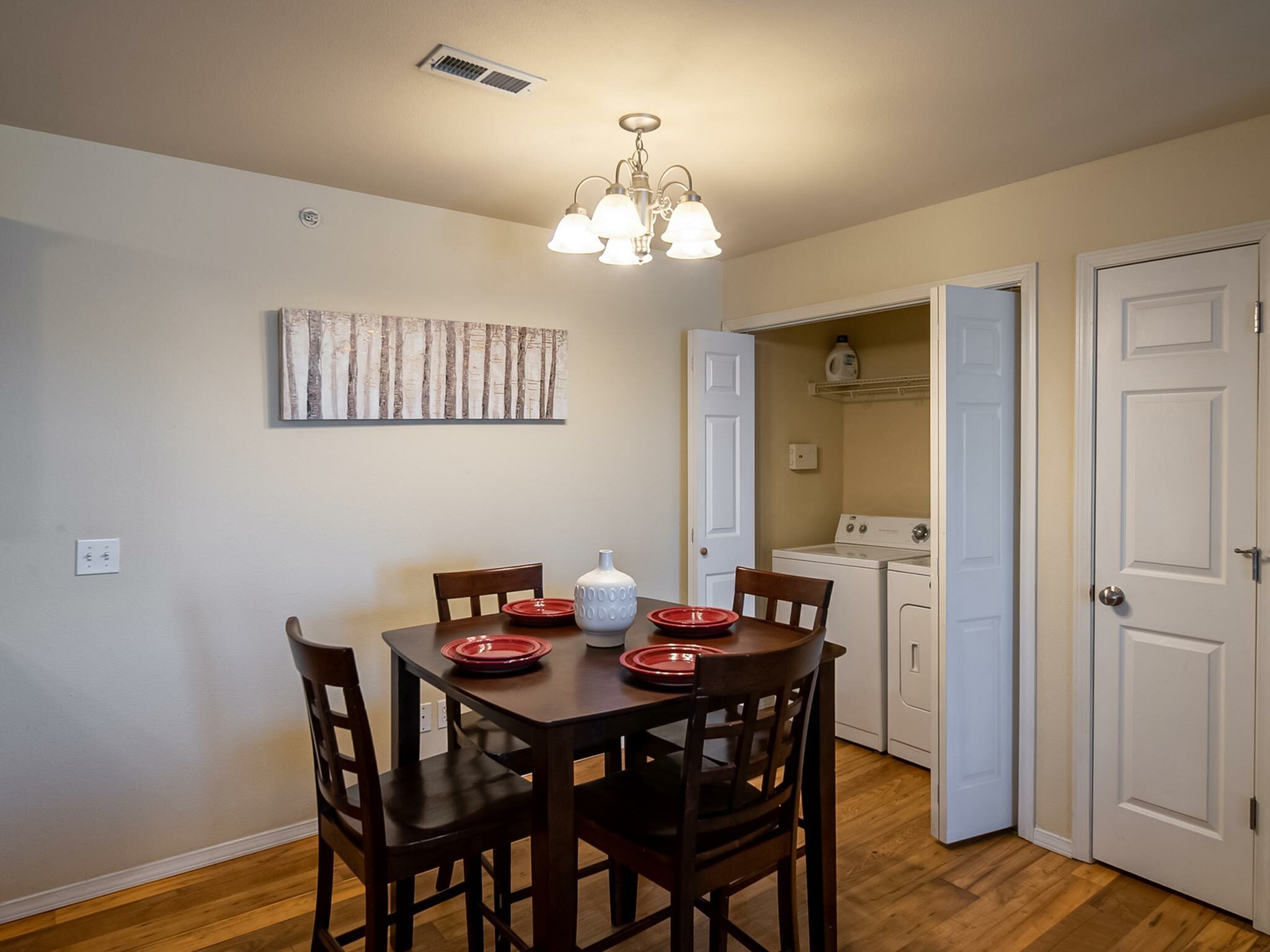 View Photos & Take A Virtual Tour | Orchard Park Apartments