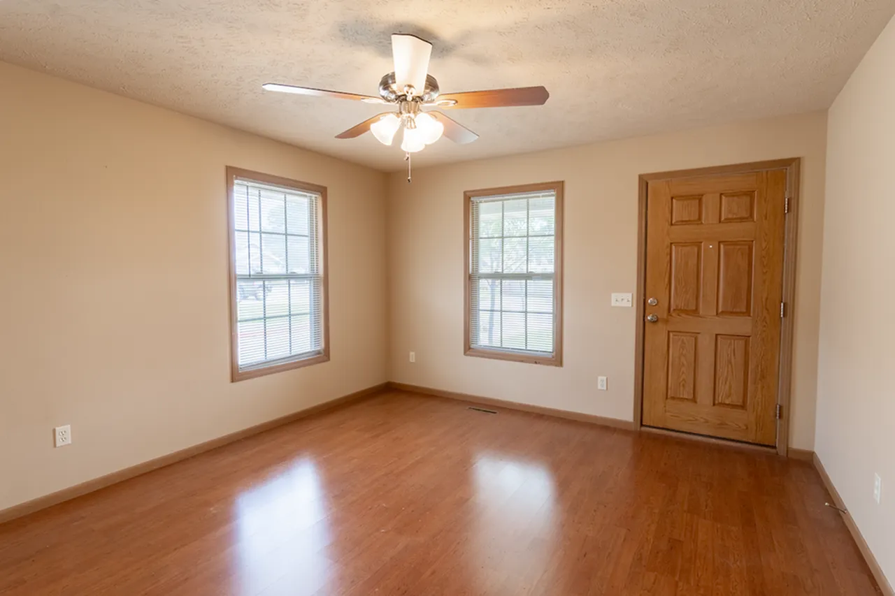 1 Bedroom Living Room
