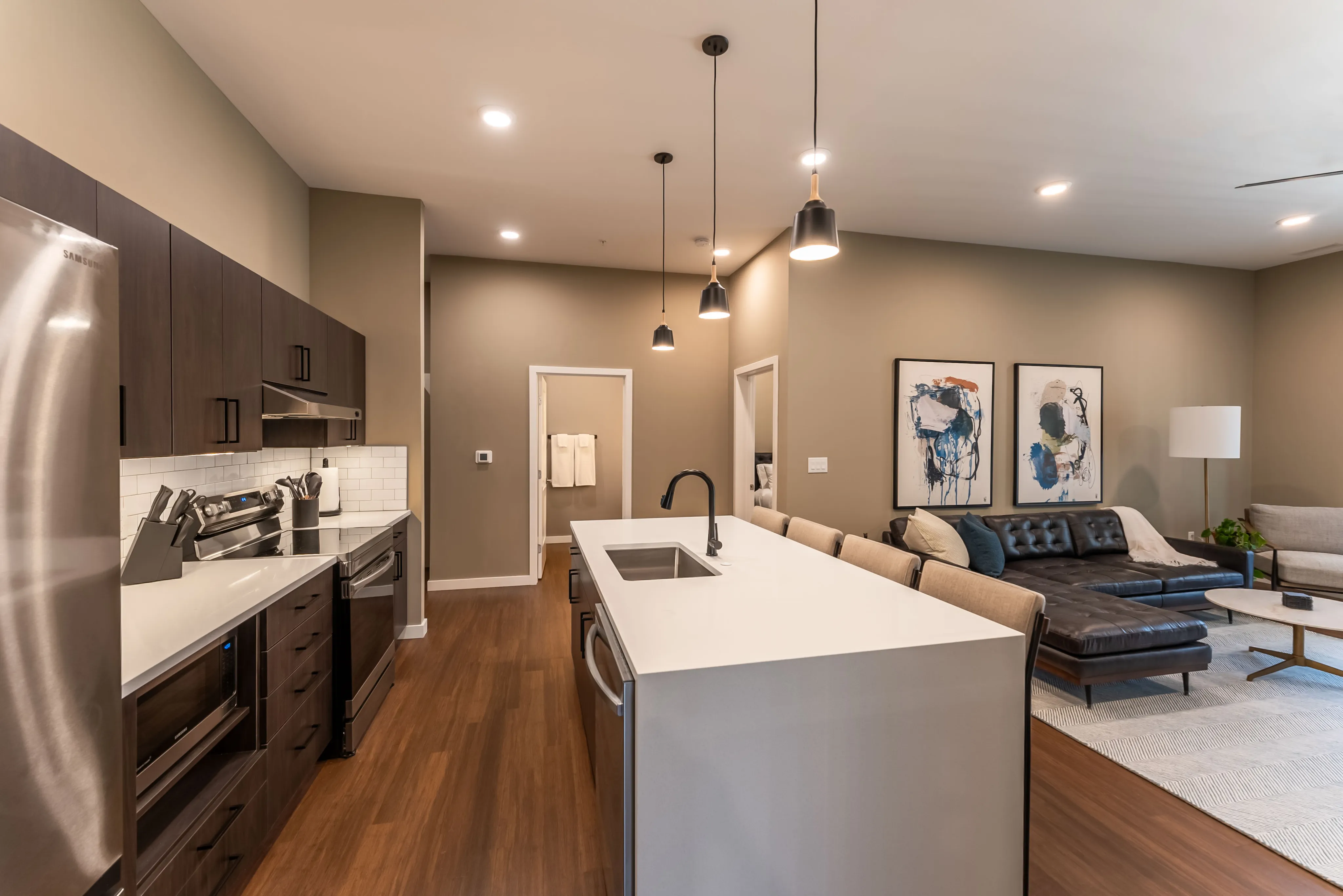 Heritage-Apartments-Springfield-Missouri-Luxury-Homes-Furnished-Three-Bedroom-Kitchen-Living-Room