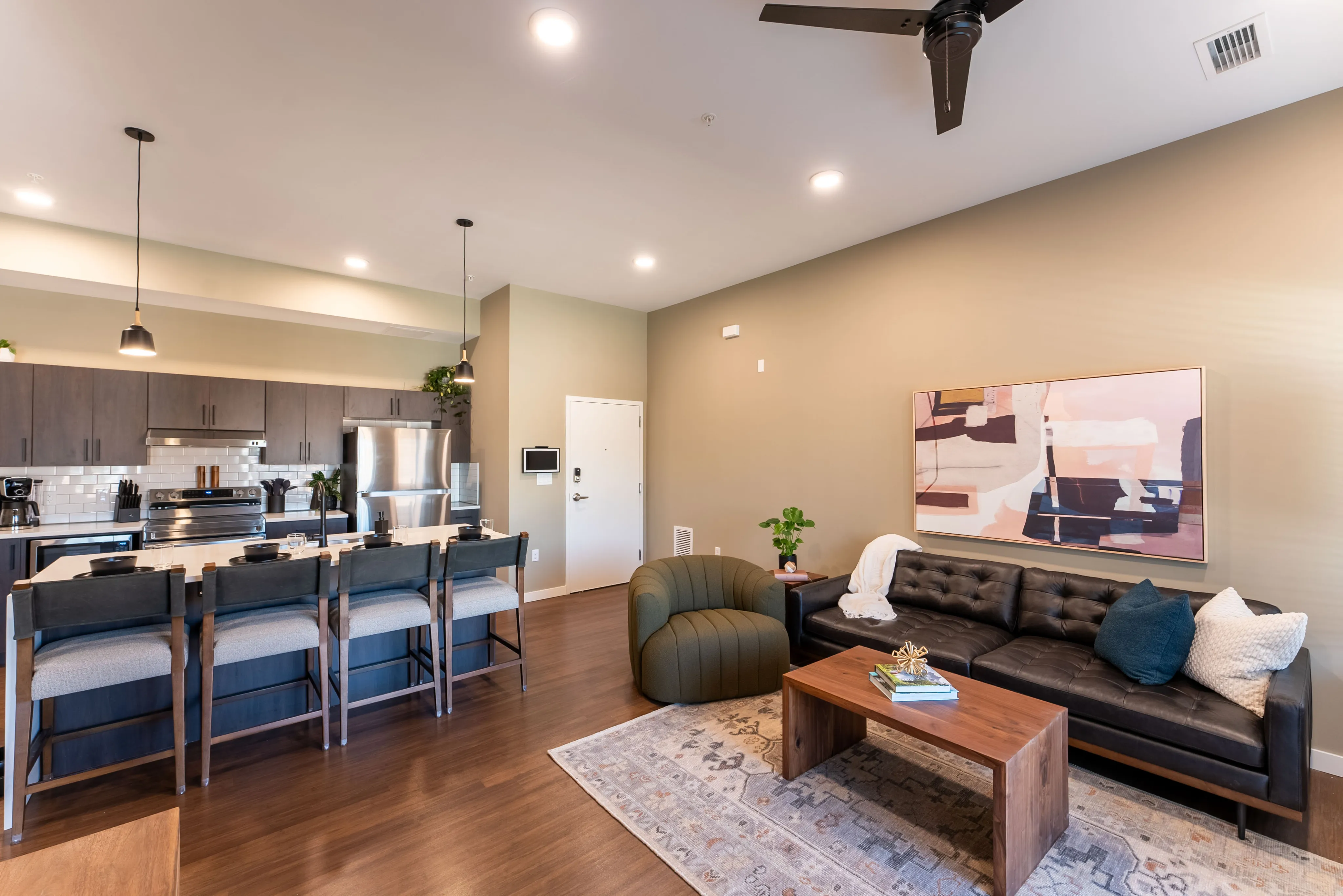 Heritage-Apartments-Springfield-Missouri-Luxury-Homes-Furnished-Two-Bedroom-Living-Room-Kitchen