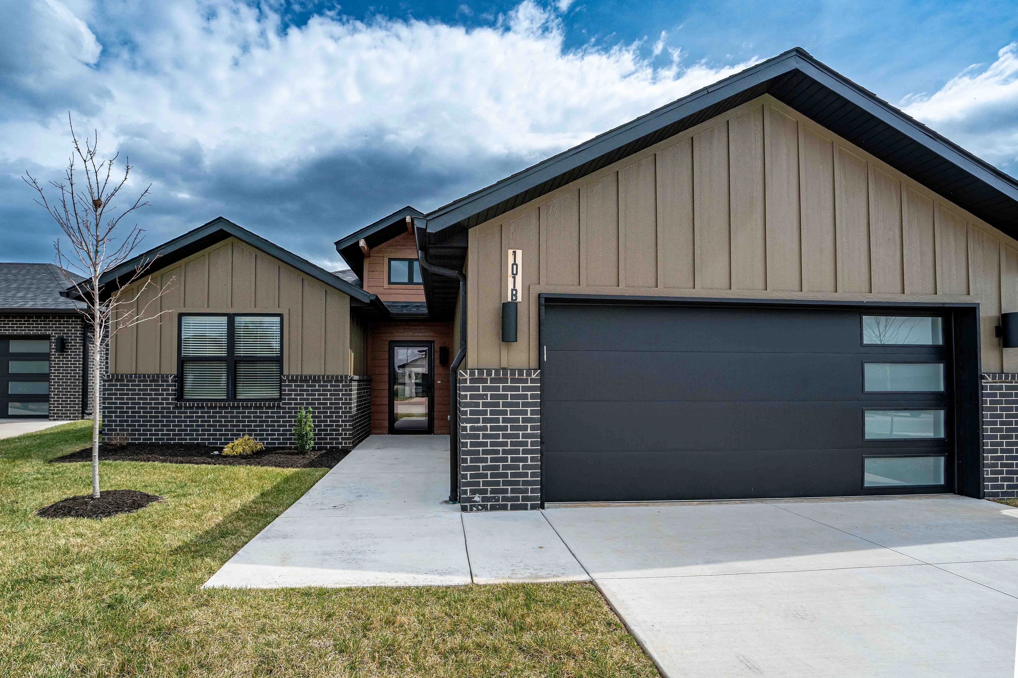 Villas-At-Anthony-Park-55-Plus-Community-South-Springfield-Missouri-Two-Bedroom-A-Unit-101B-Entrance