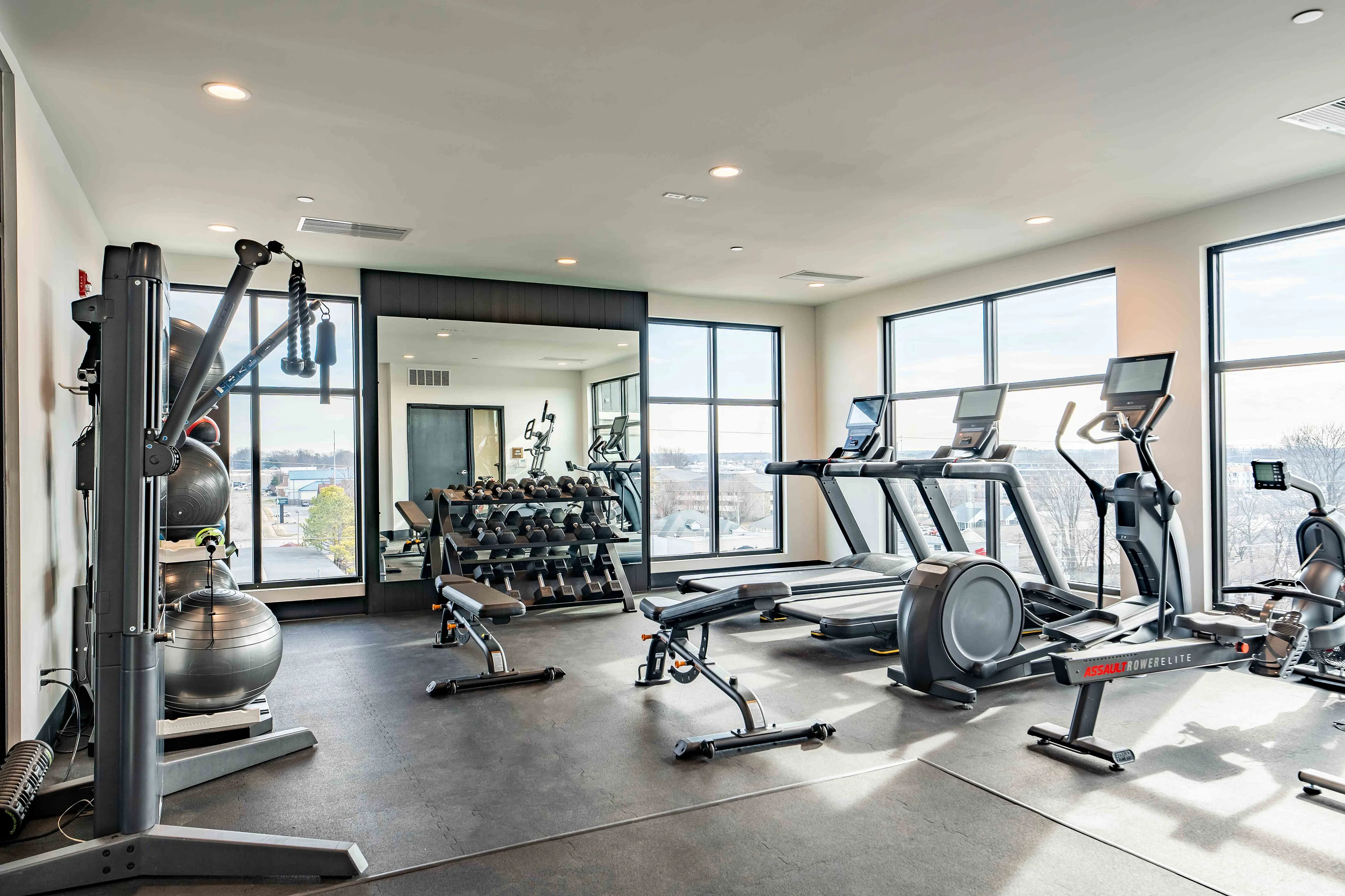 Heritage-Apartments-Springfield-Missouri-Luxury-Amenities-Fitness-Center-Skyline-View
