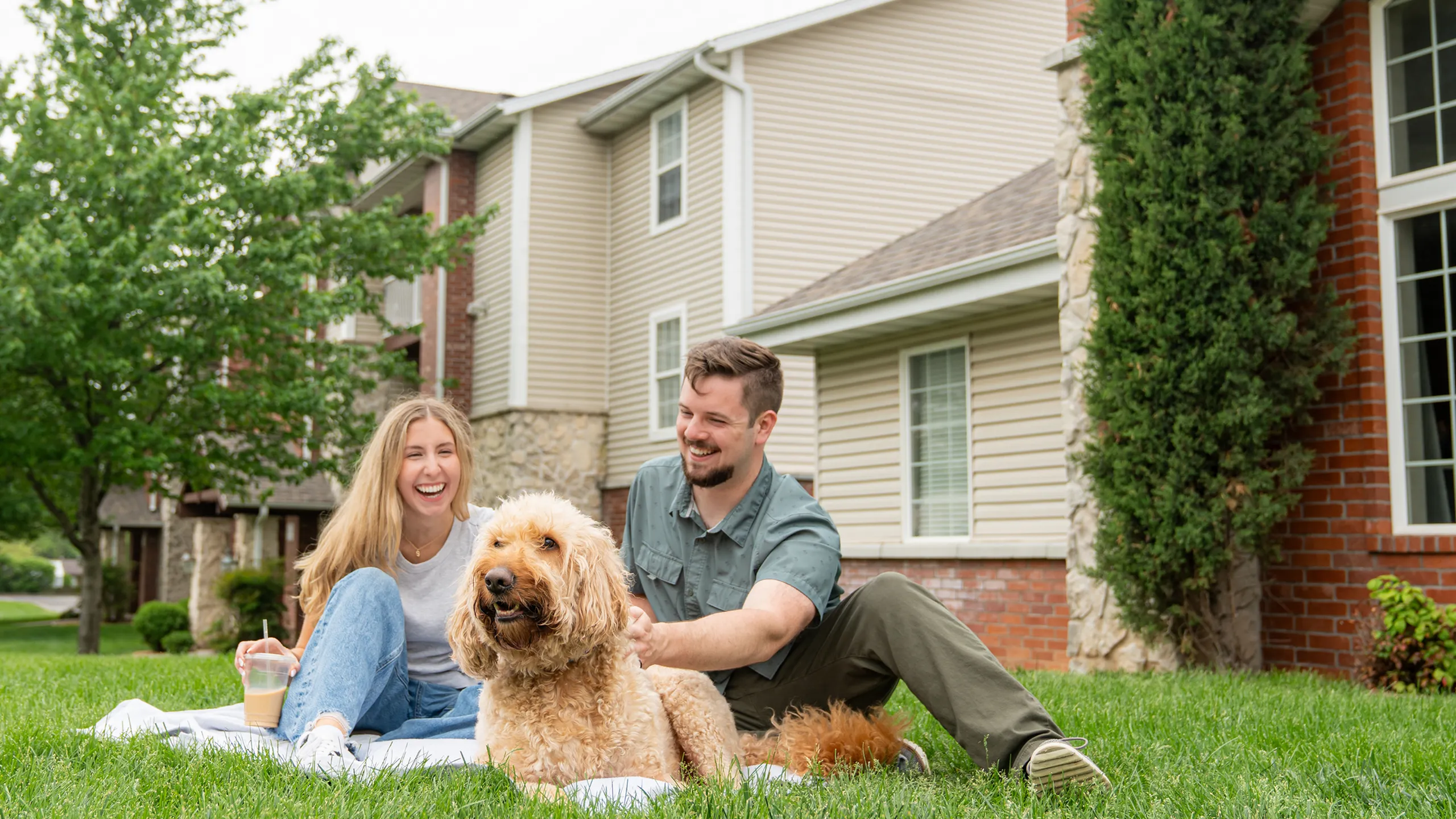 Battlefield Park Apartments Springfield Missouri Leasing Office Pet-Friendly Couple