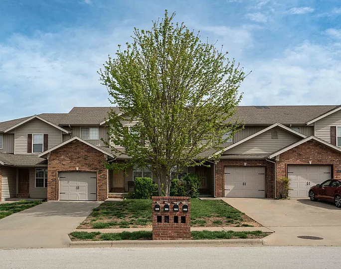 Oakwood-Heights-Townhomes-Republic-Missouri-Phase-1-Exteriors