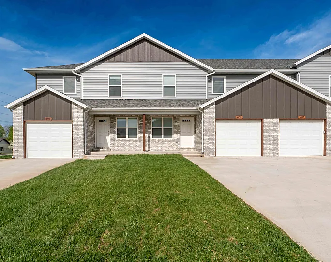 Oakwood-Heights-Townhomes-Republic-Missouri-Phase-1-Exteriors