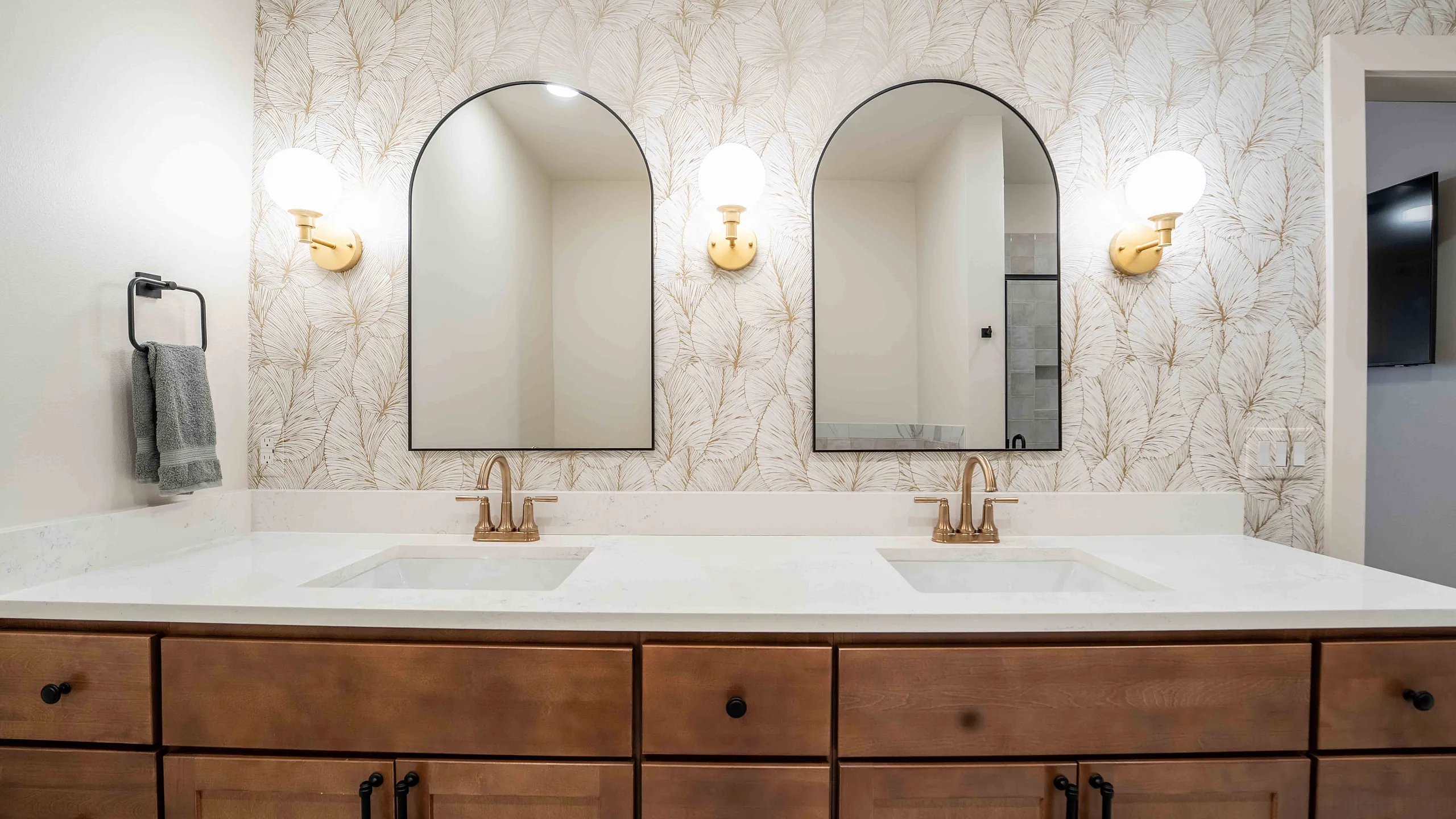 Owen Silos South Springfield Missouri Furnished Homes The Glasford 5741 Three Bedroom Primary Bathroom Double Vanity