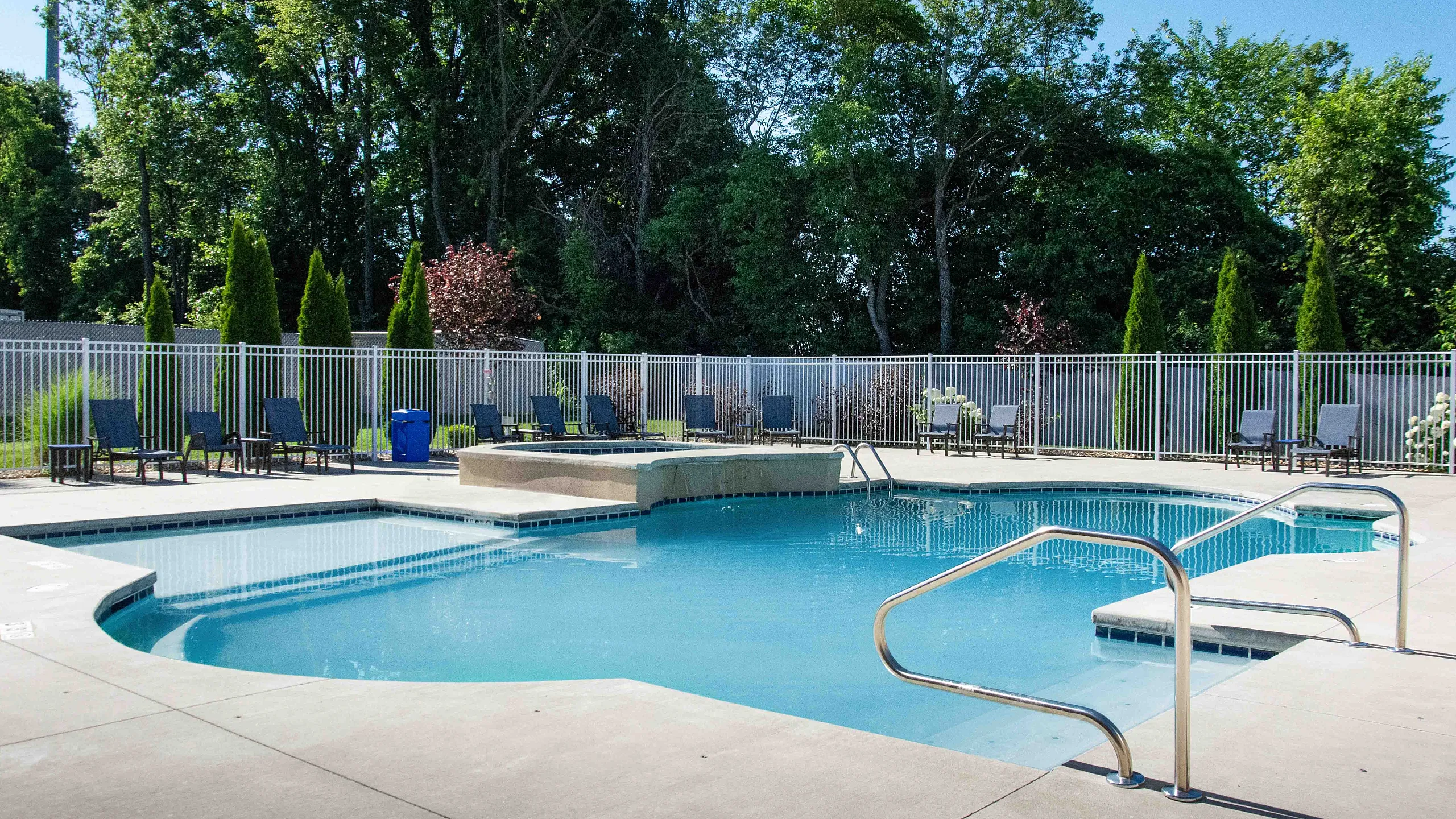 Verandas Apartments Springfield Missouri Amenities Saltwater Pool and Hot Tub