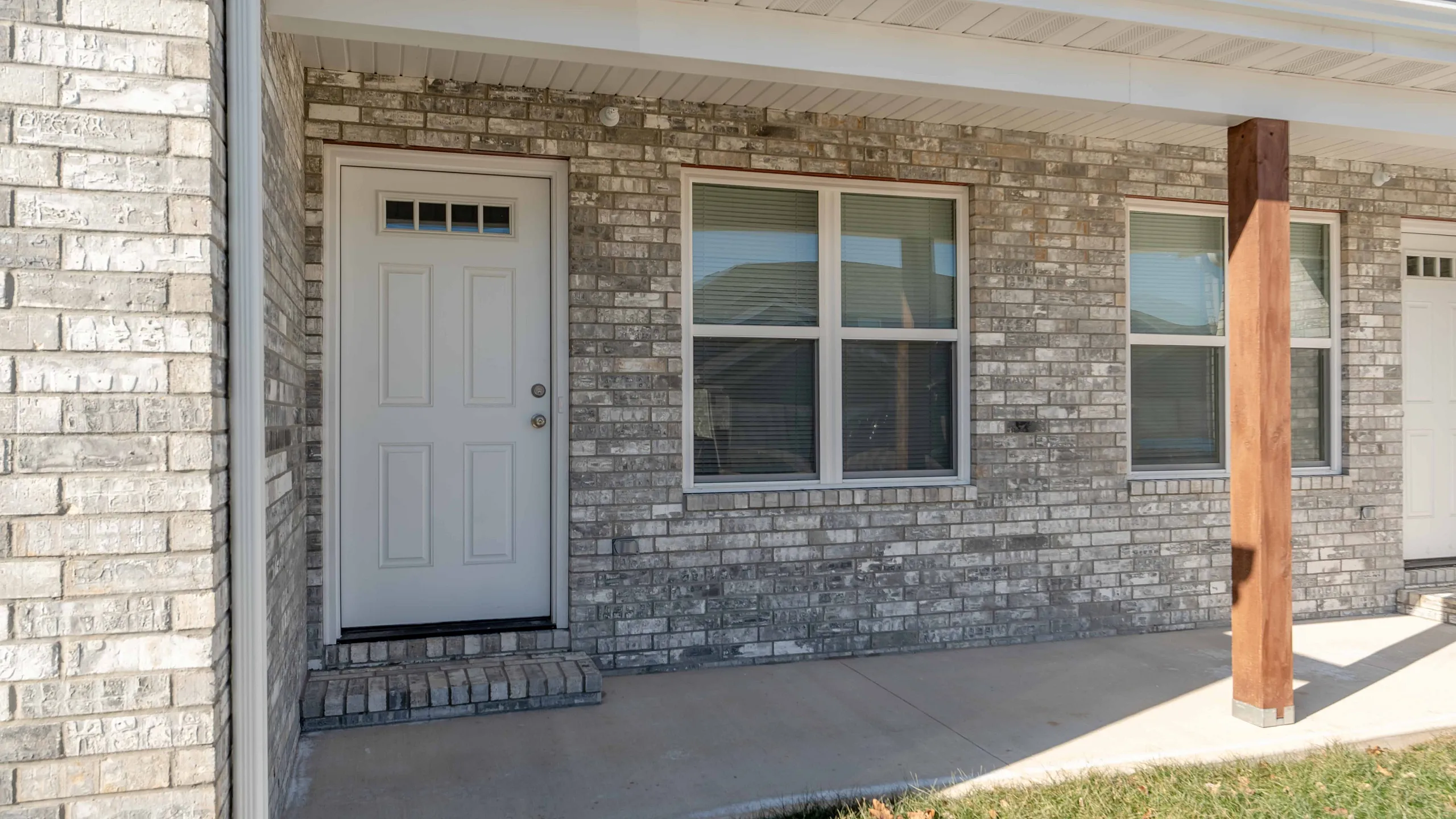 Oakwood-Heights-Townhomes-Republic-Missouri-Three-Bedroom-Phase-3-Front-Porch-Garage-Duplex