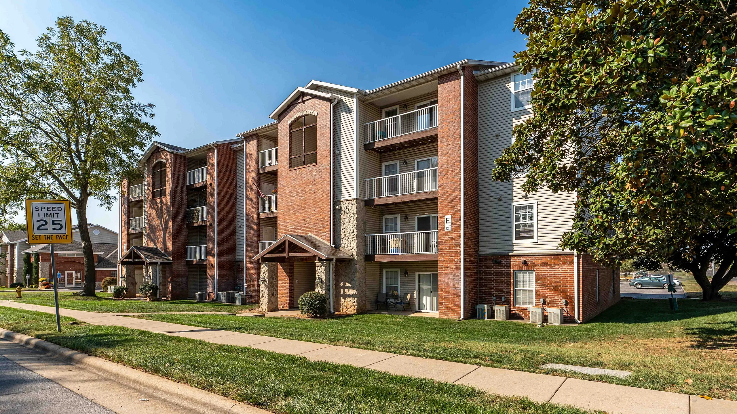 Battlefield-Park-Apartments-Springfield-Missouri-Pet-Friendly