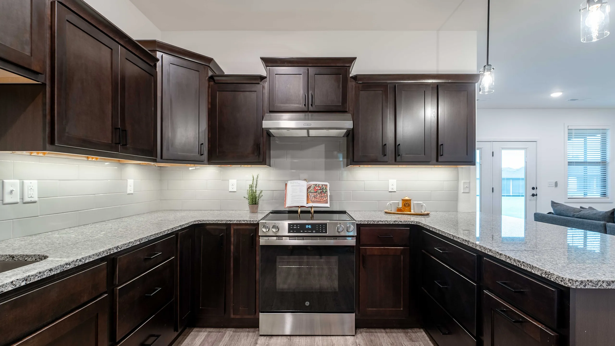 Villas-At-Anthony-Park-55-Plus-Community-Springfield-Missouri-Homes-For-Rent-Staged-Kitchen