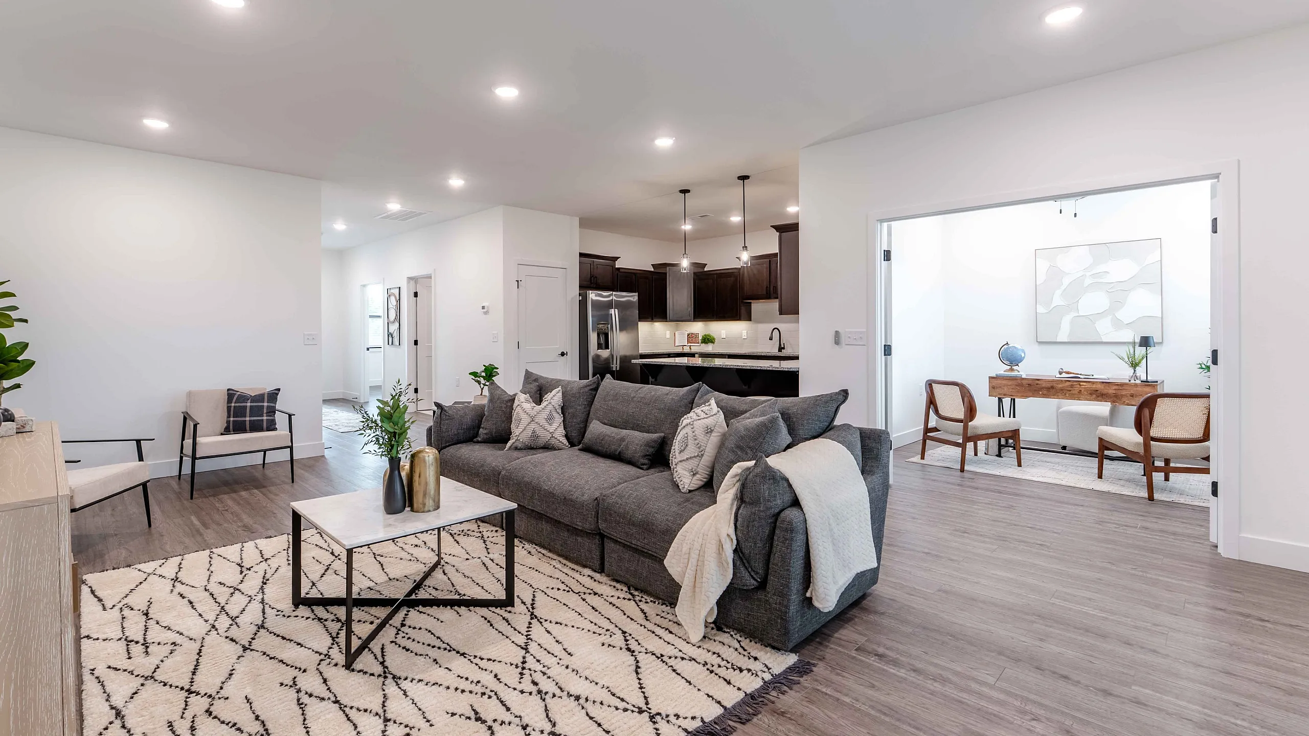 Villas-At-Anthony-Park-55-Plus-Community-Springfield-Missouri-Homes-For-Rent-Staged-Living-Room